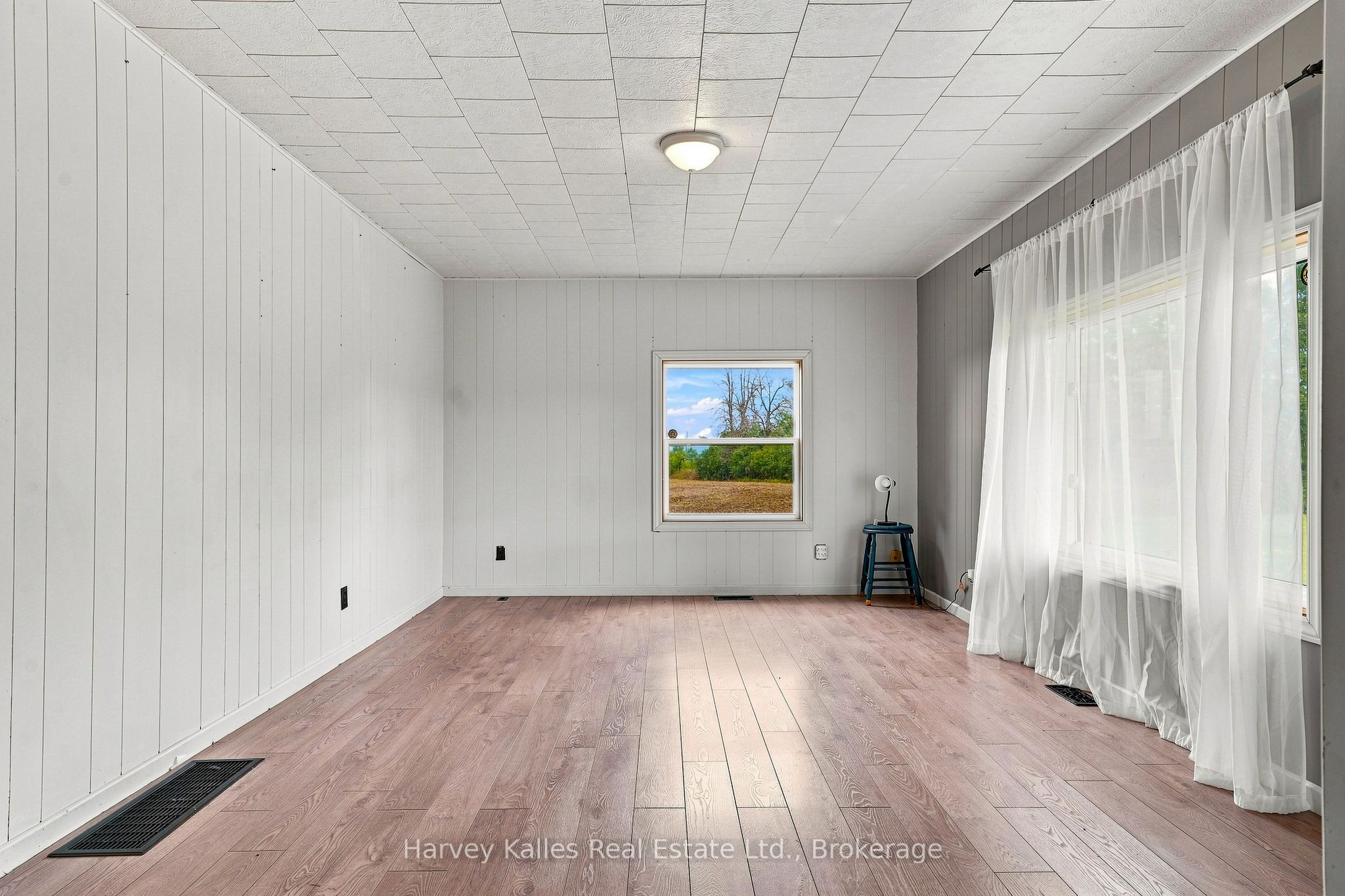 147 Caughey Road Property Photo 4
