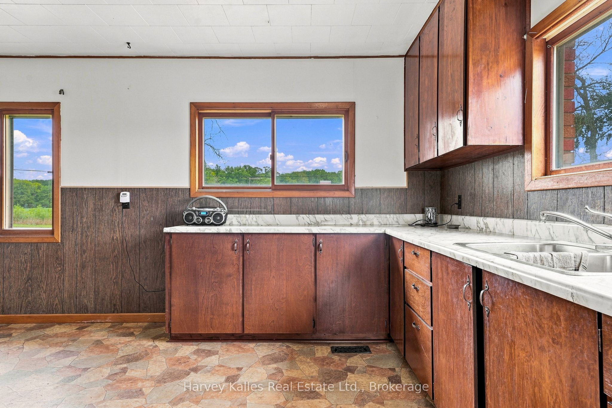 147 Caughey Road Property Photo 10