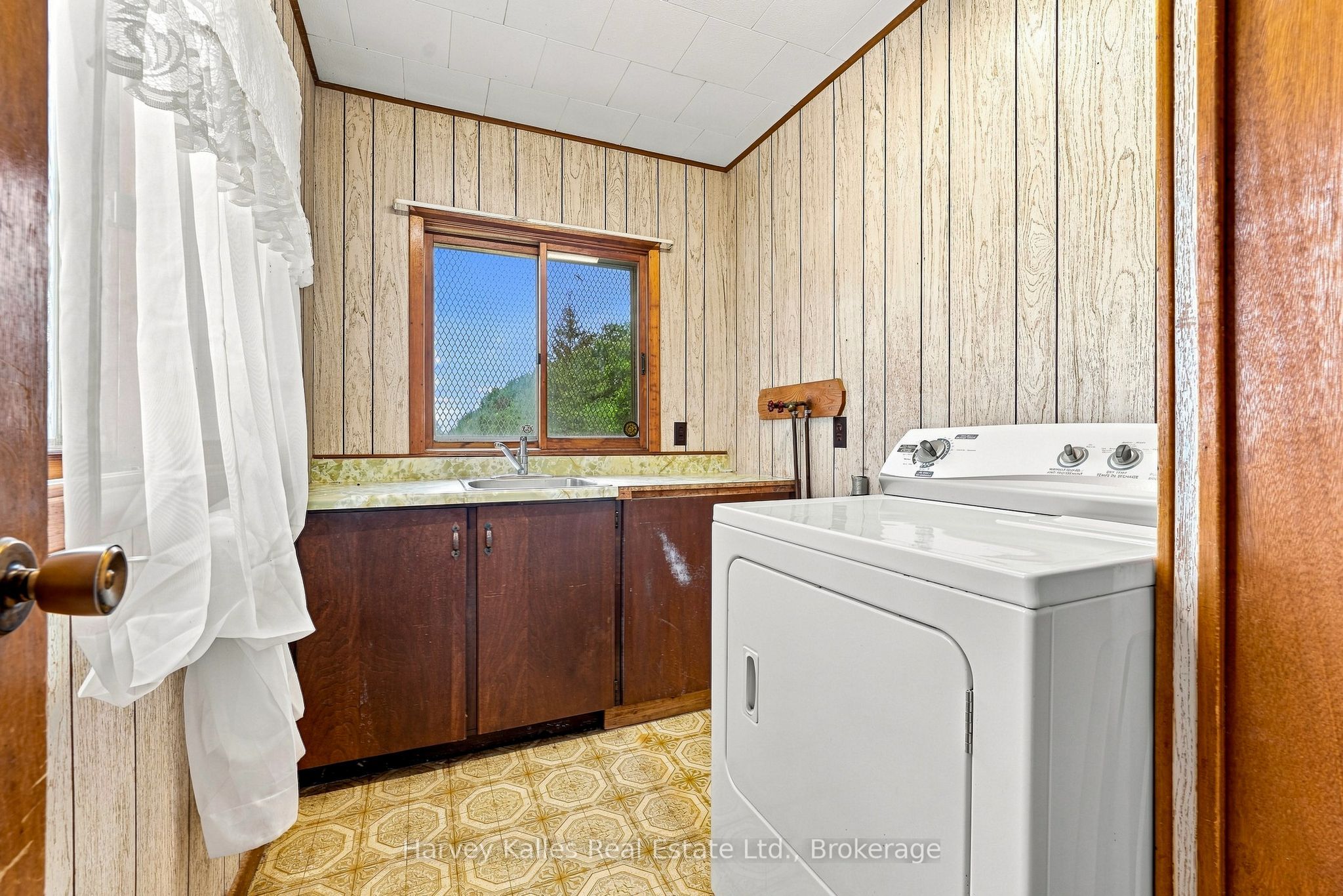 147 Caughey Road Property Photo 14