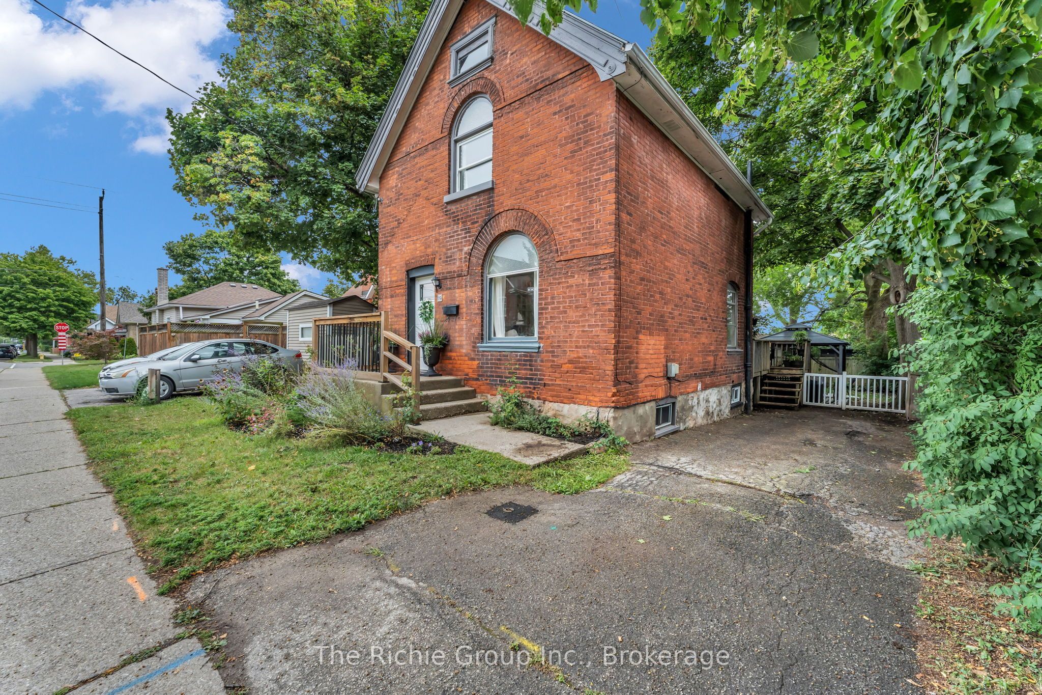 119 Brock Street Property Photo 4