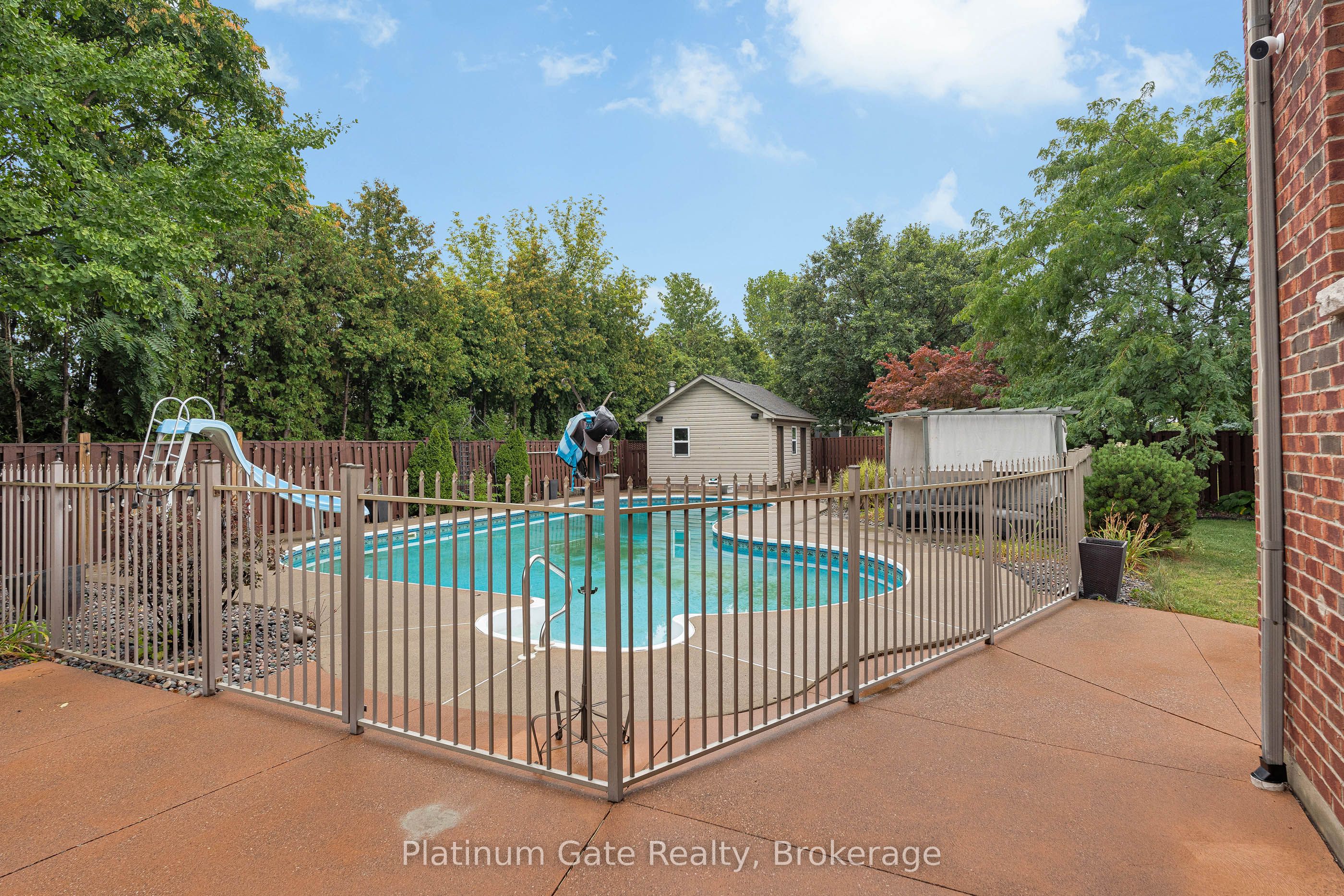 150 Seymour Crescent Property Photo 7