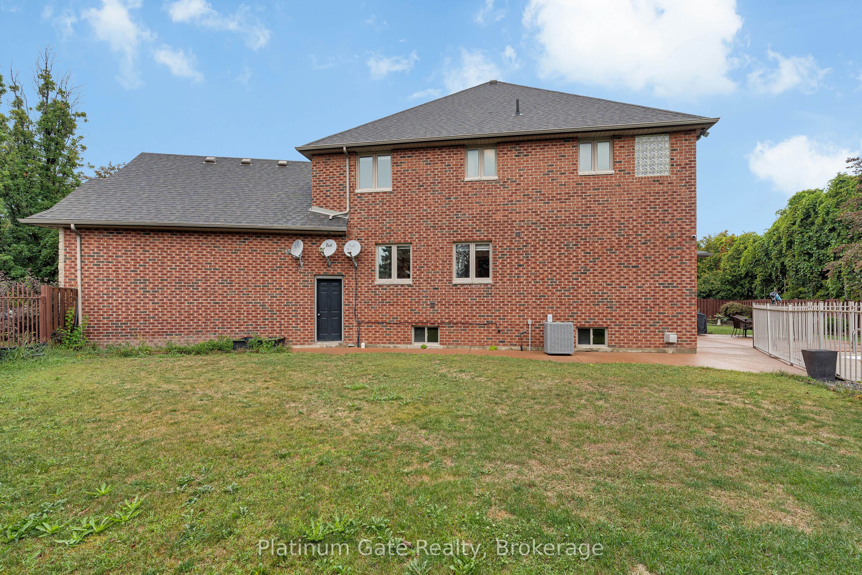 150 Seymour Crescent Property Photo 9