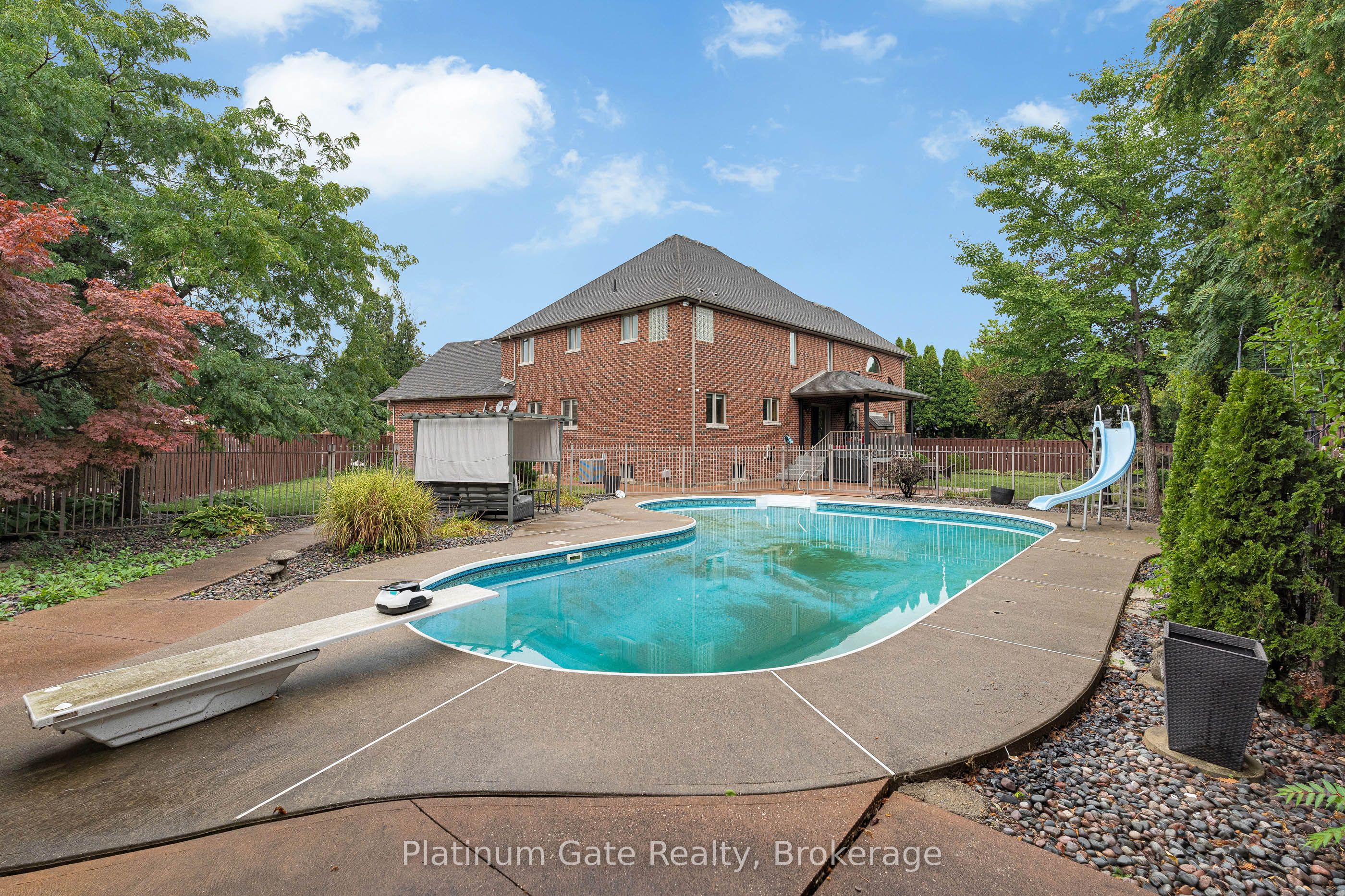 150 Seymour Crescent Property Photo 10