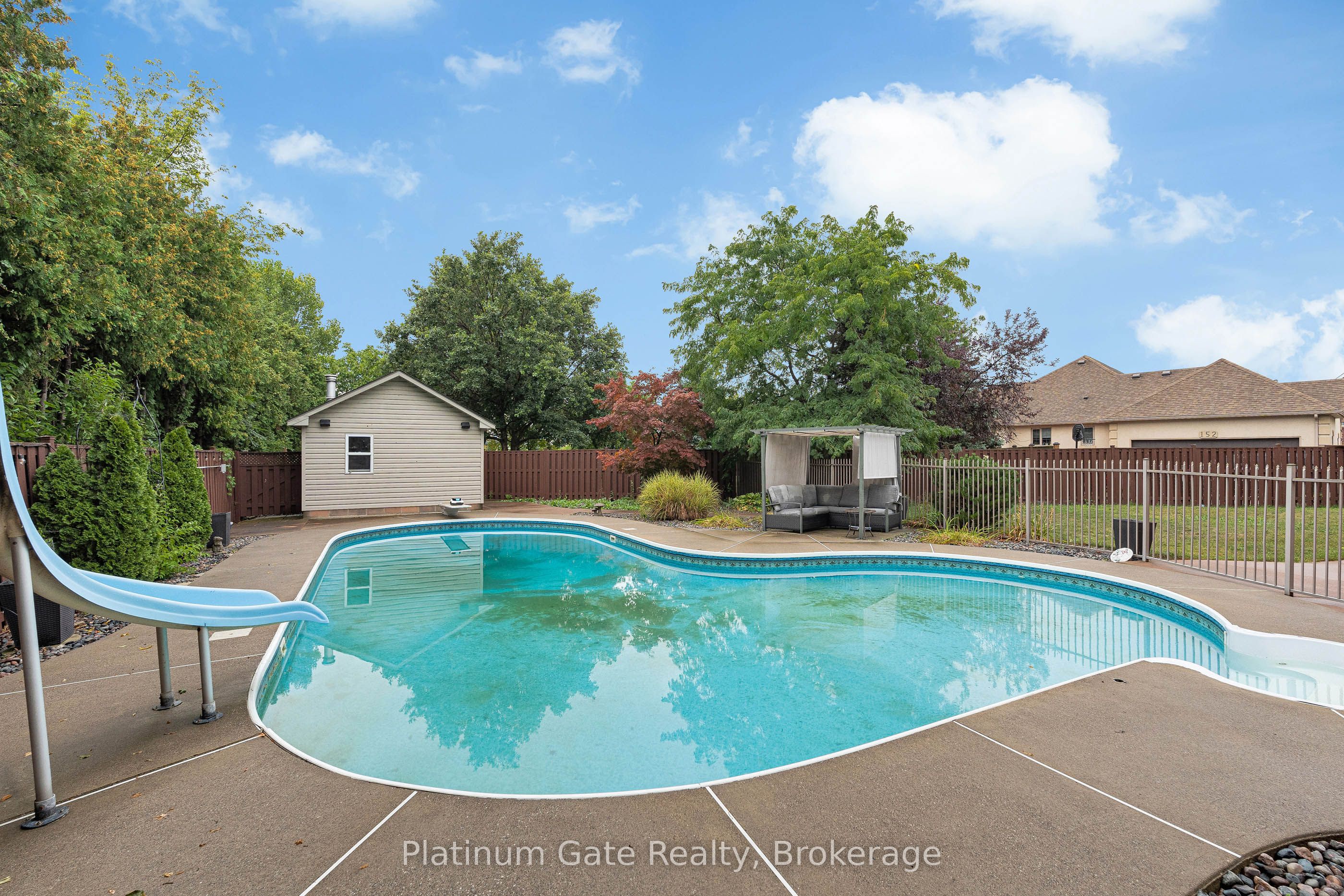150 Seymour Crescent Property Photo 11