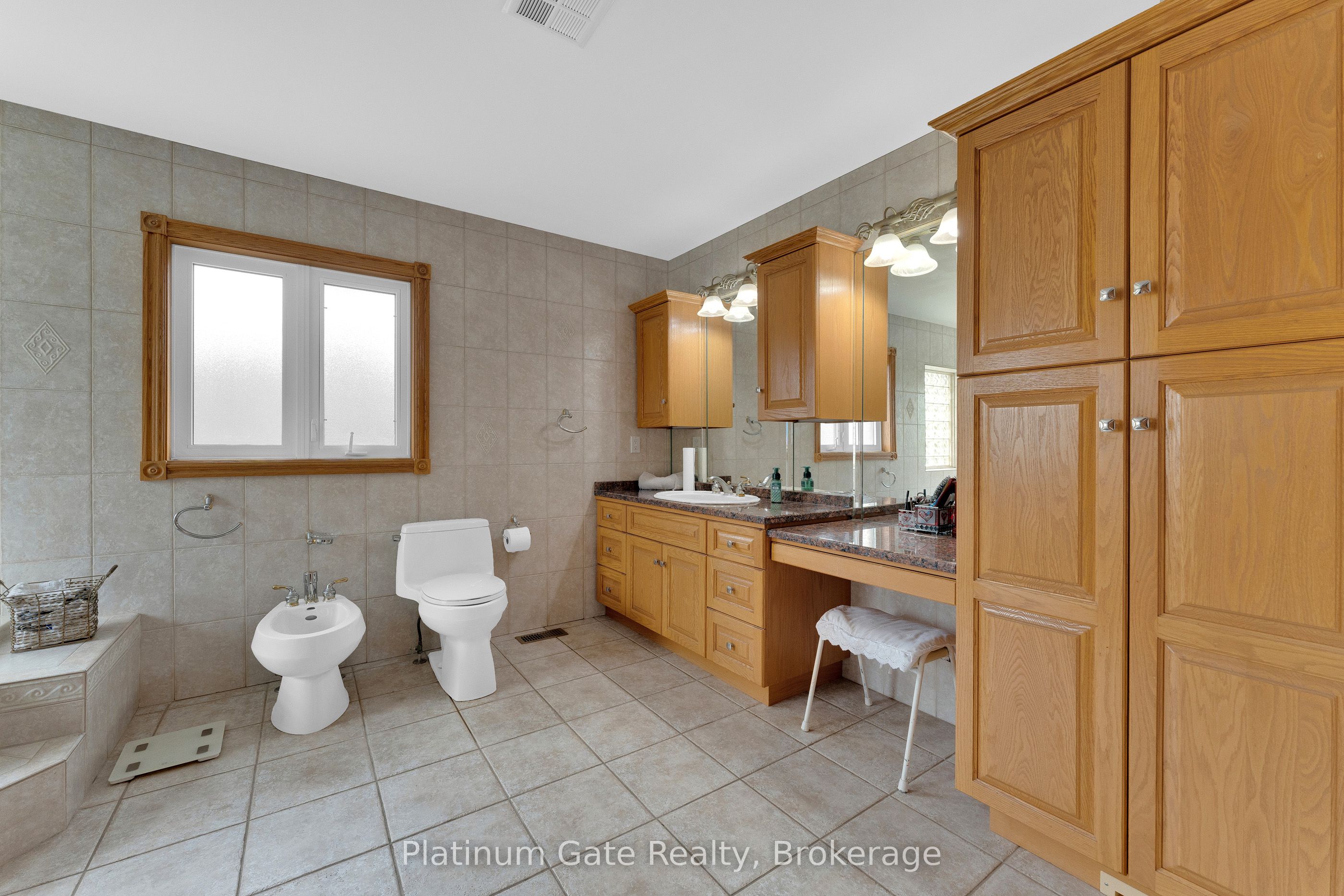 150 Seymour Crescent Property Photo 37