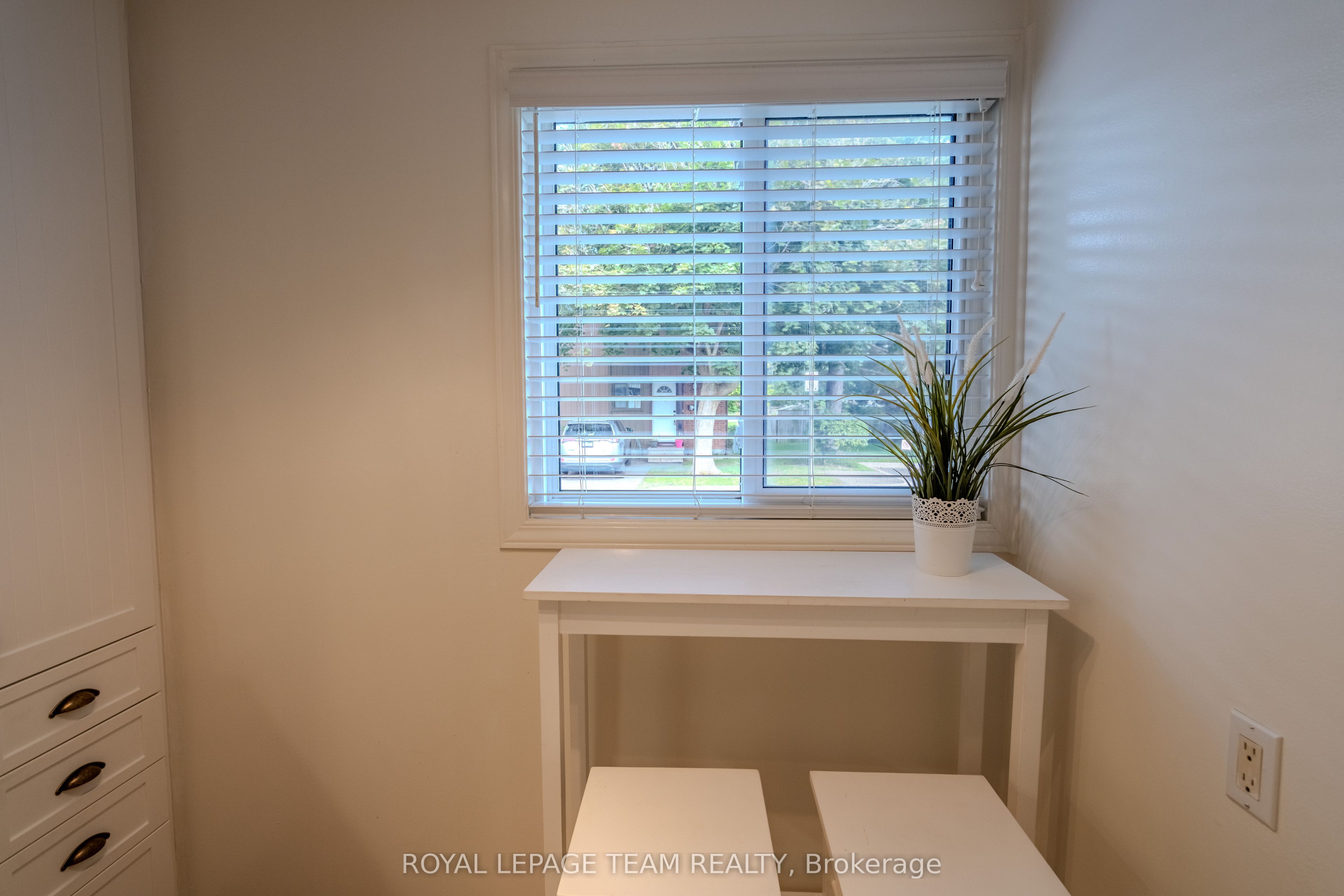 2 Larkshire Lane B Property Photo 5