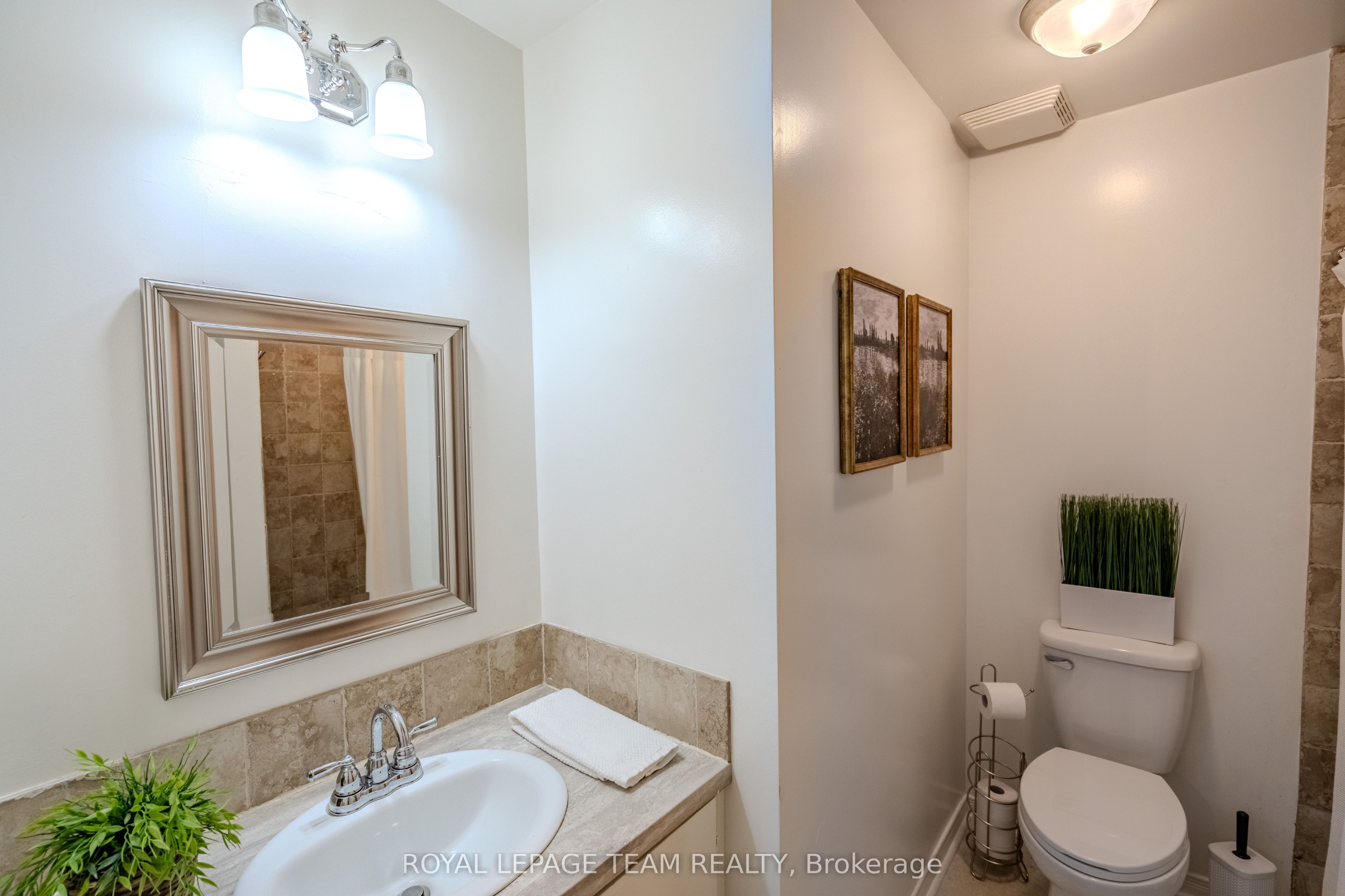 2 Larkshire Lane B Property Photo 21