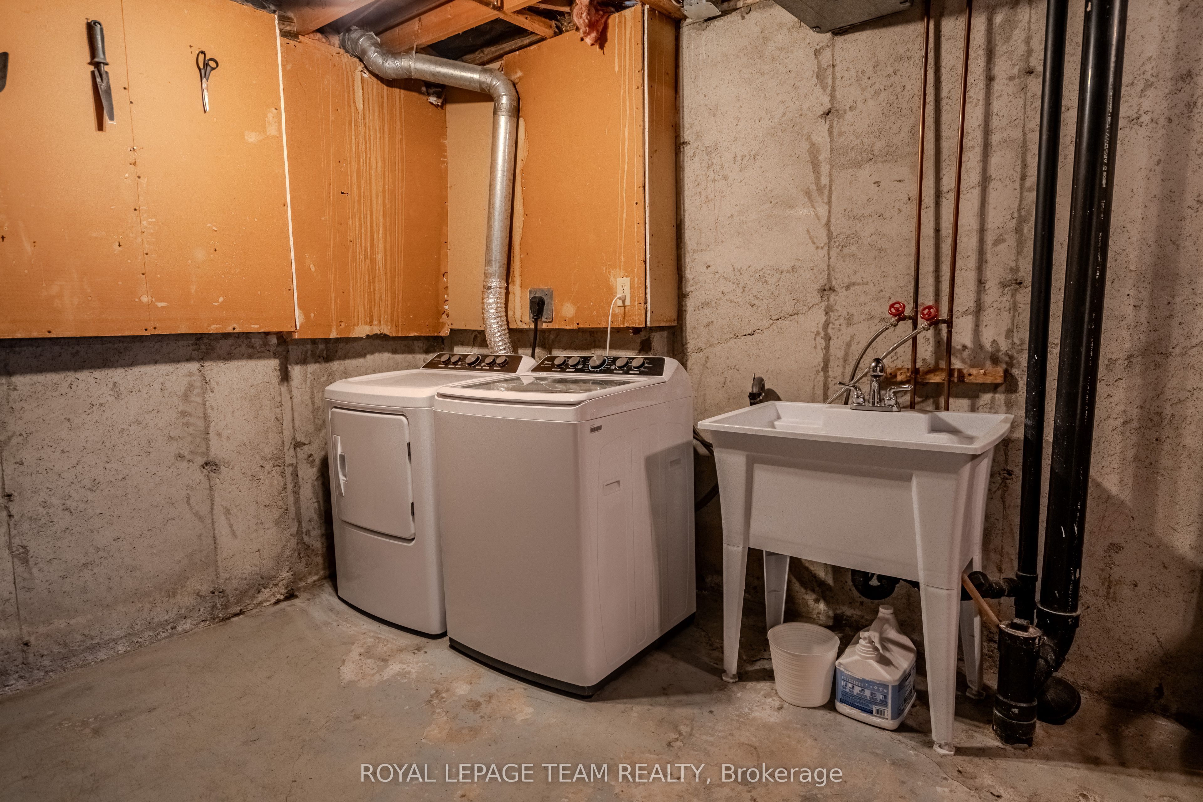2 Larkshire Lane B Property Photo 26