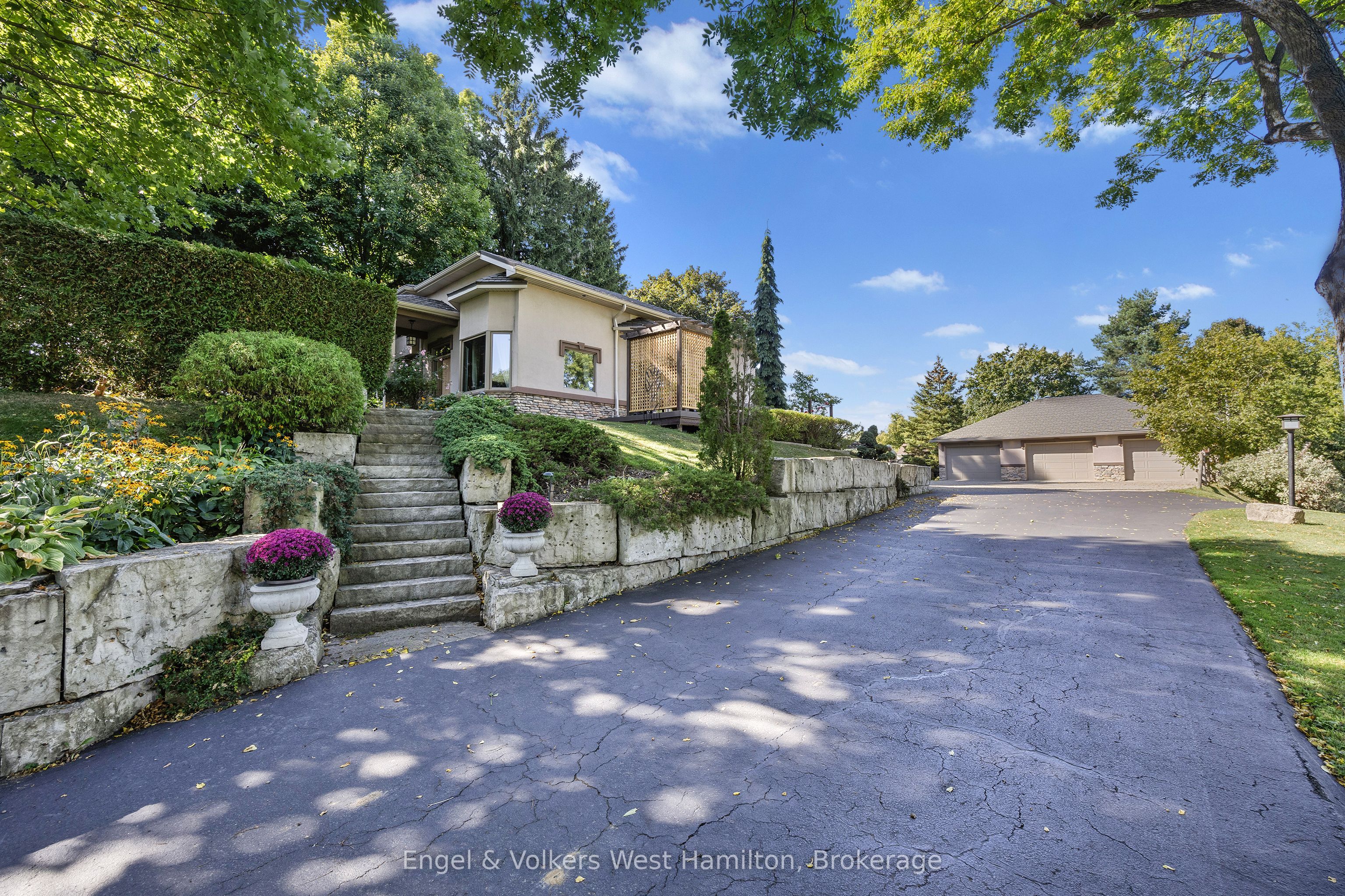 94 8 Highway Property Photo 1