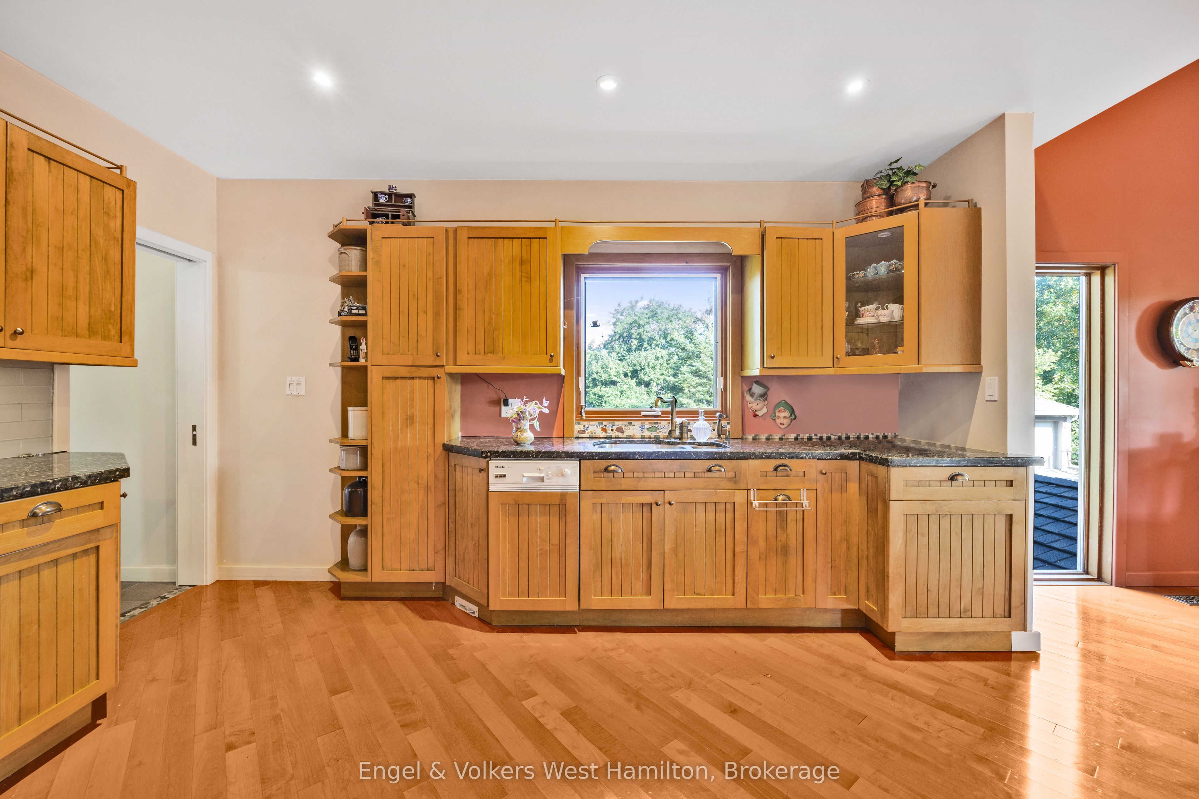 94 8 Highway Property Photo 14