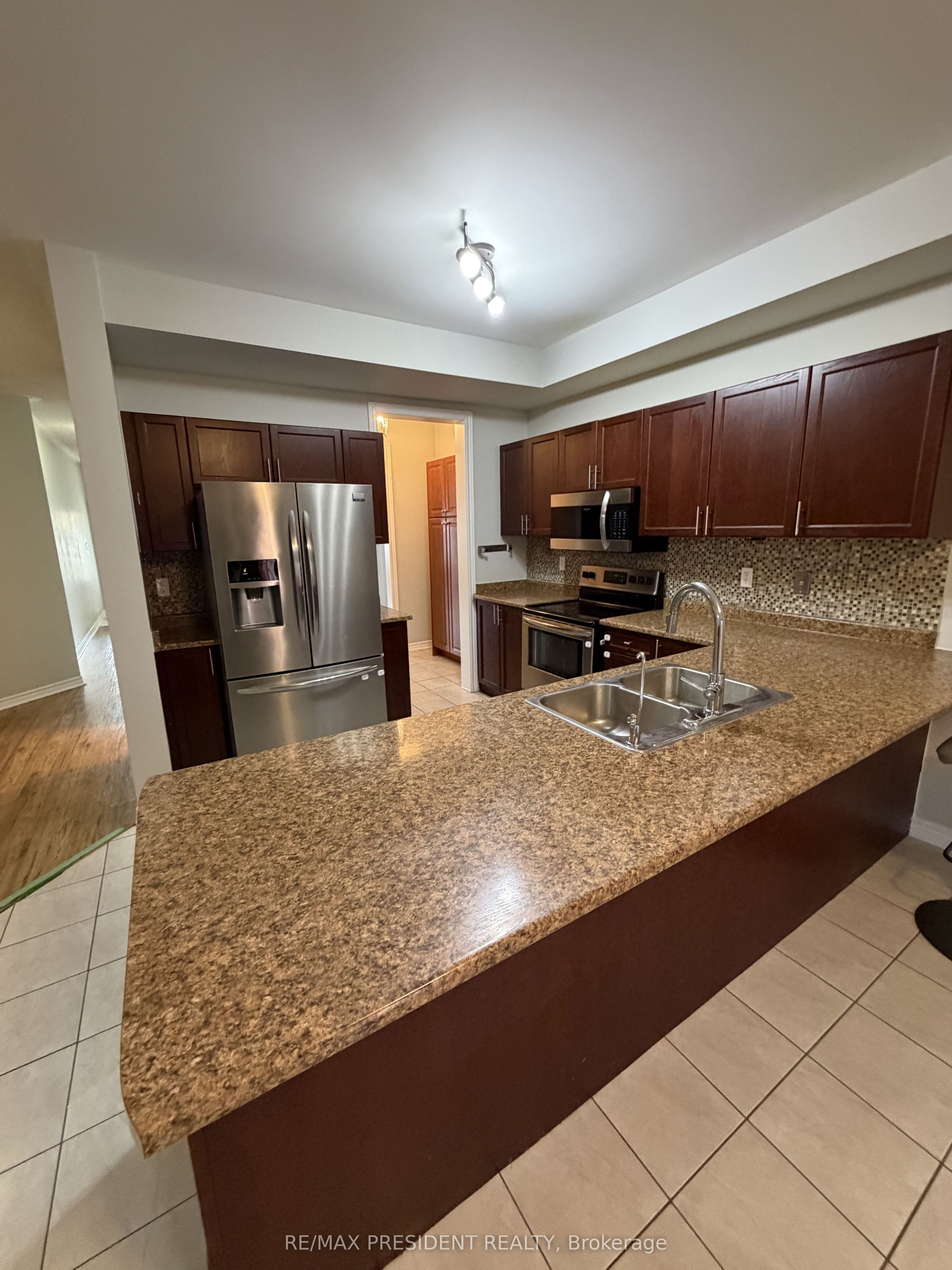428 Tansley Street Property Photo 5