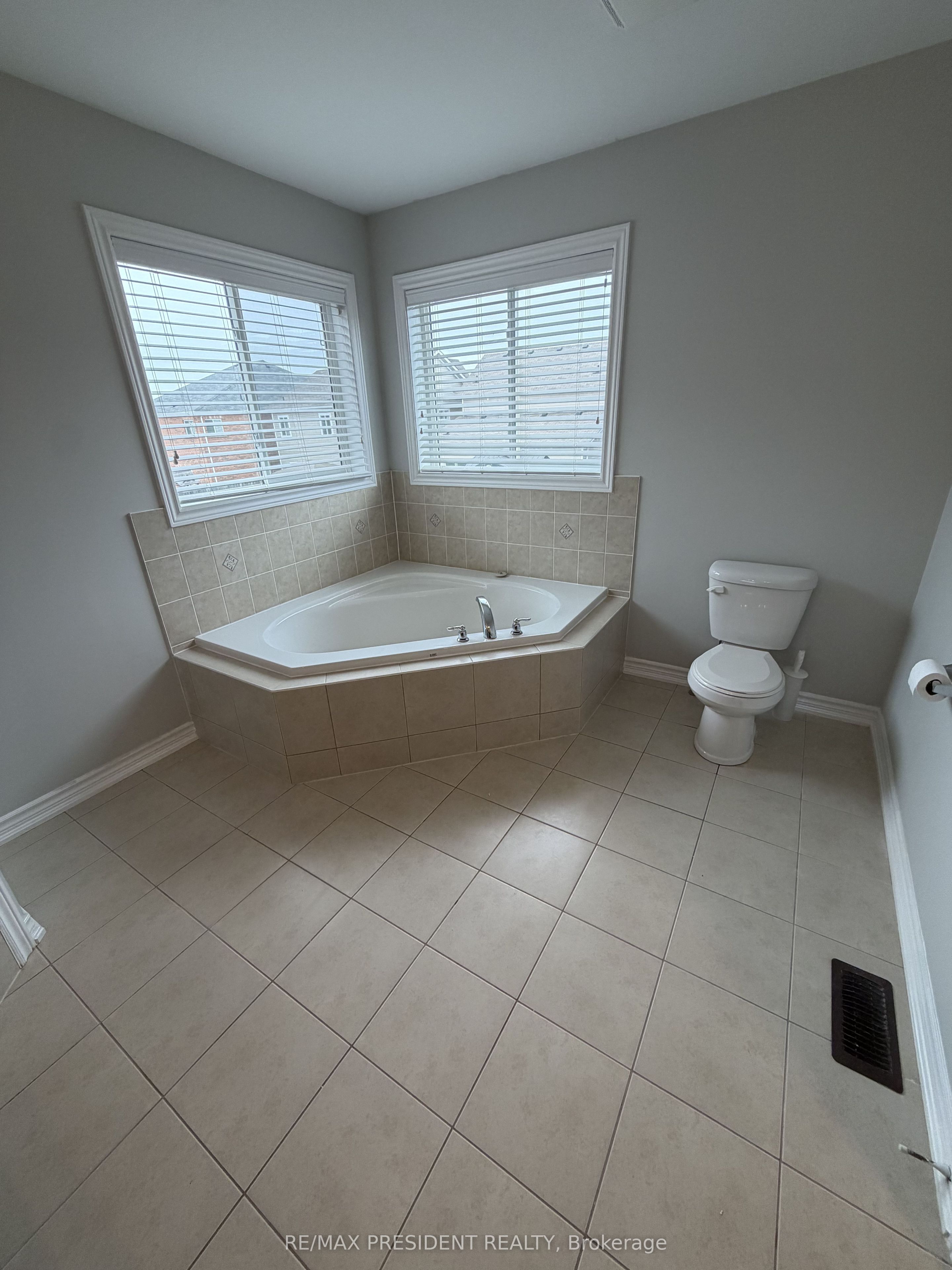 428 Tansley Street Property Photo 15