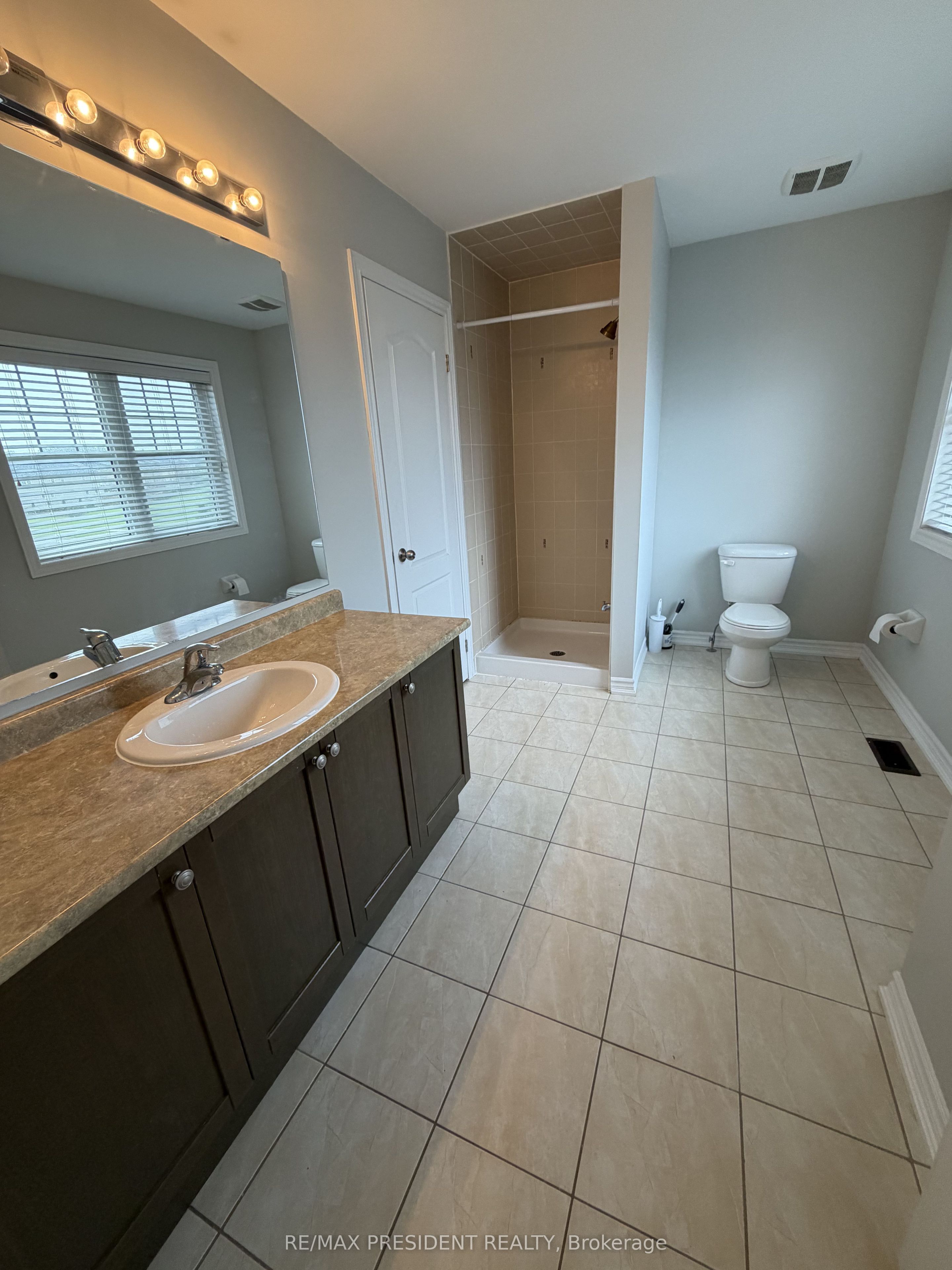 428 Tansley Street Property Photo 23