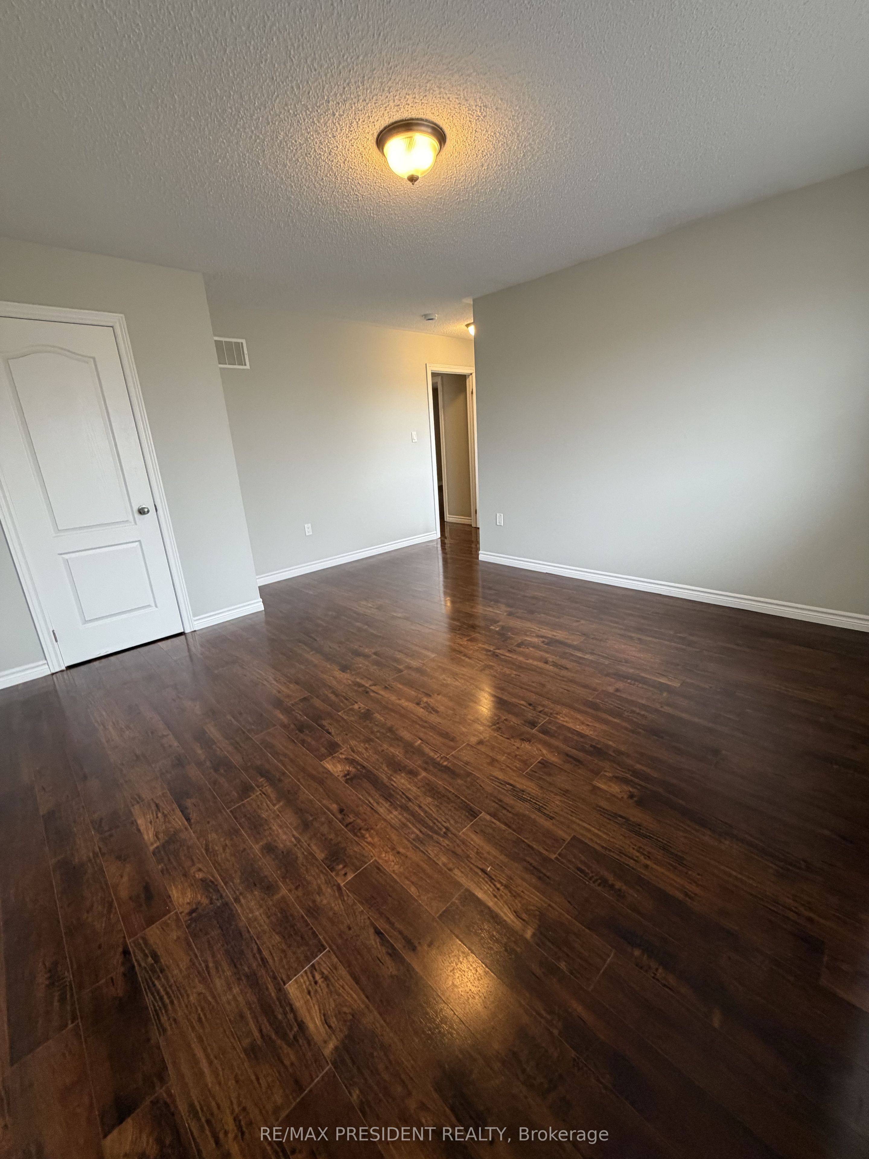 428 Tansley Street Property Photo 25
