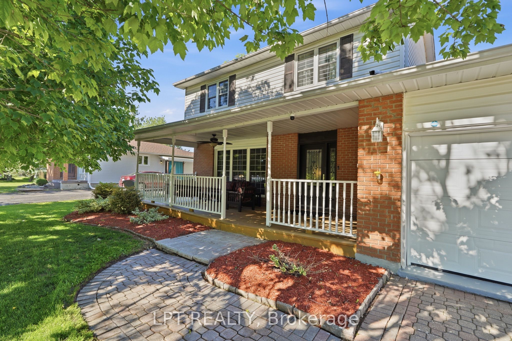 18 Louise Crescent Property Photo 2