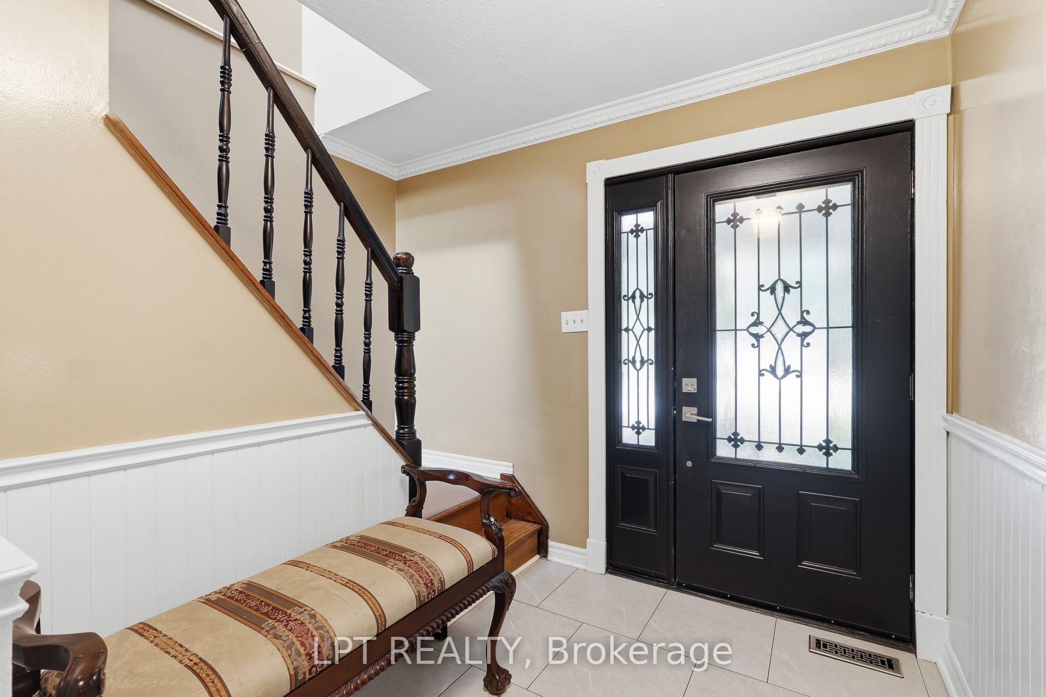 18 Louise Crescent Property Photo 3