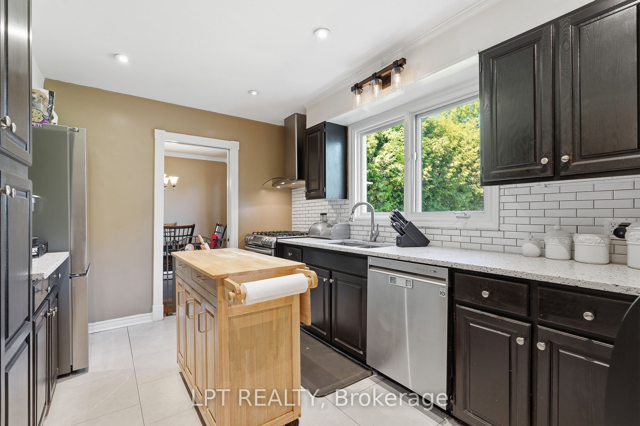 18 Louise Crescent Property Photo 8