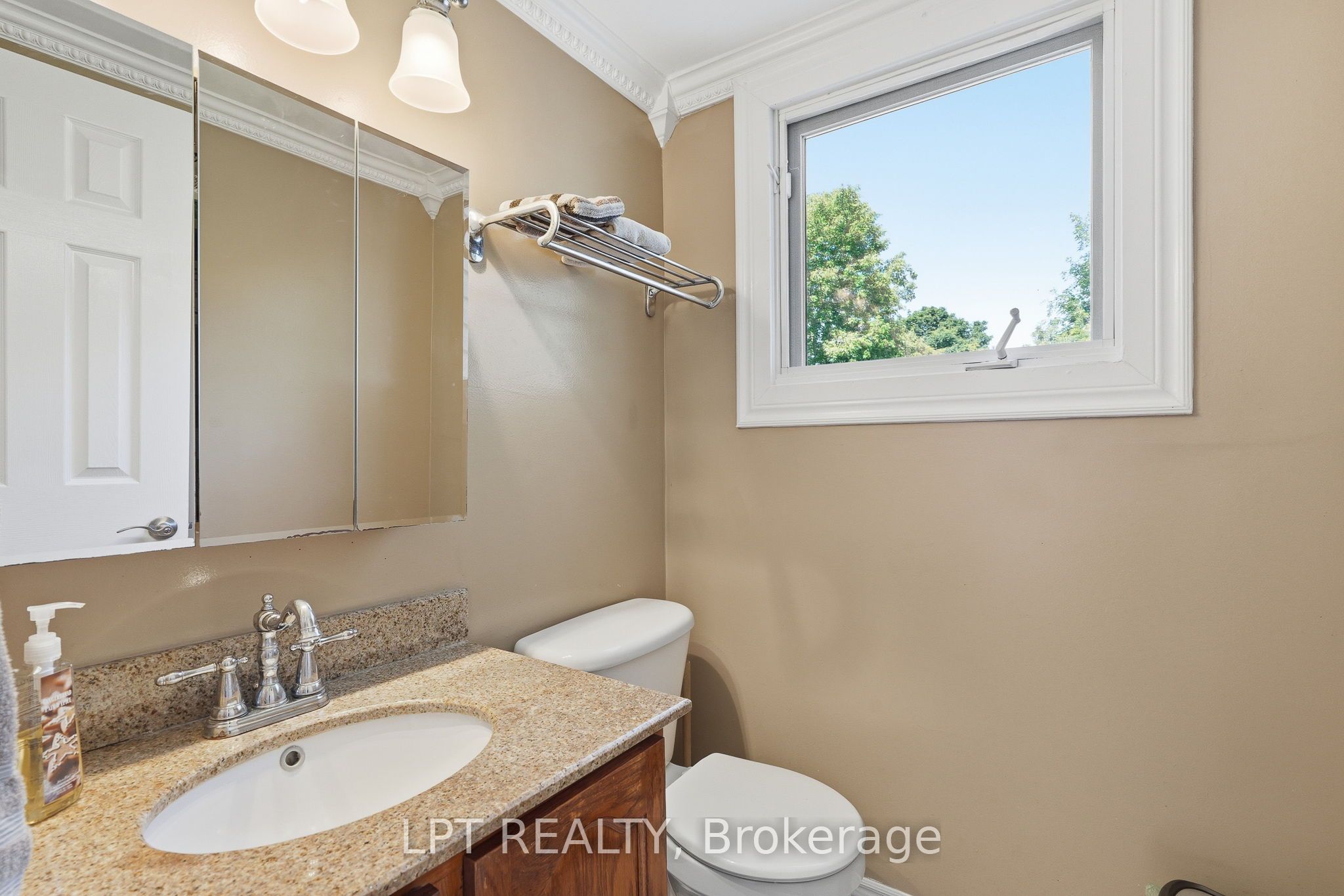 18 Louise Crescent Property Photo 11