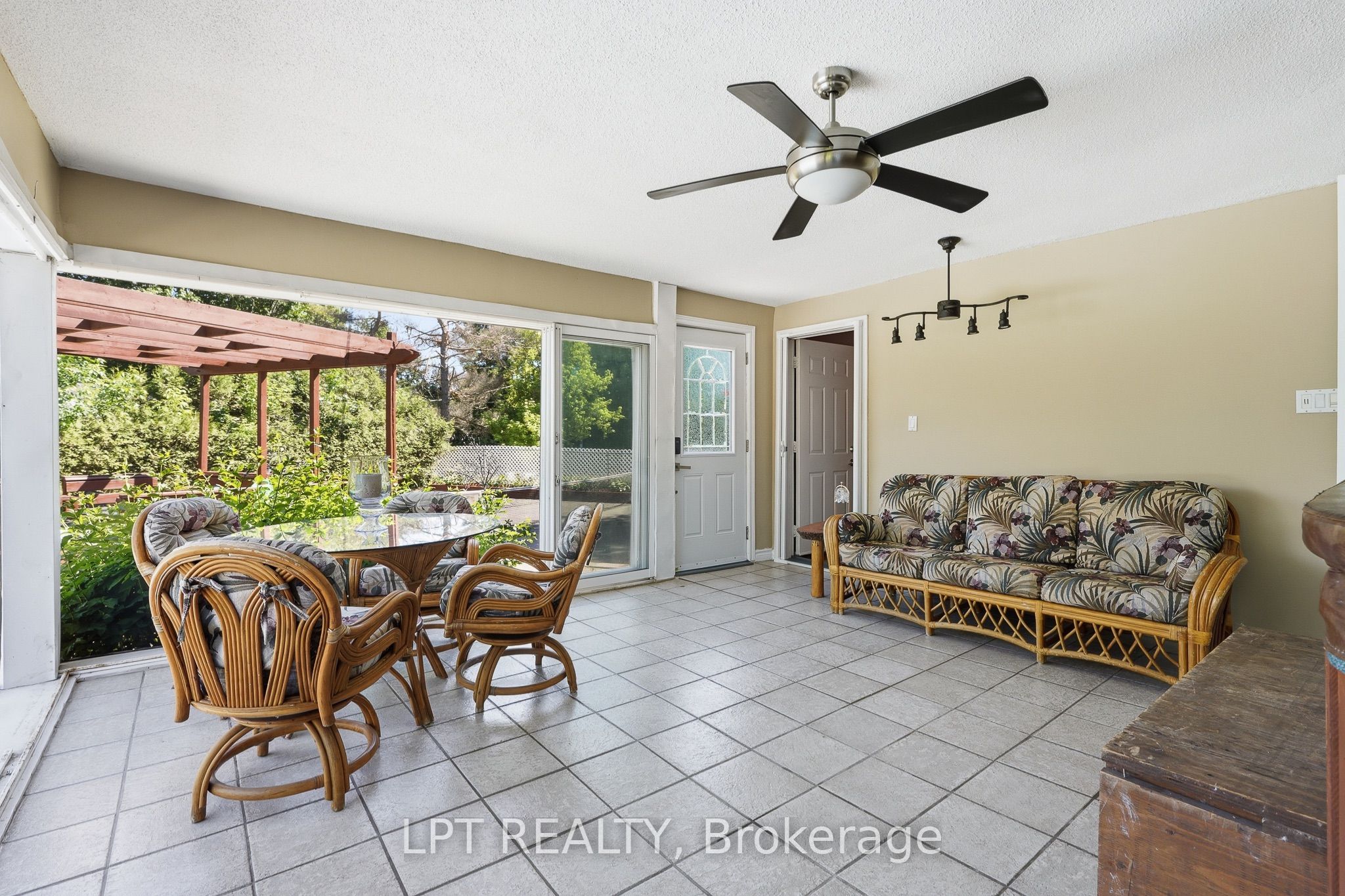 18 Louise Crescent Property Photo 15