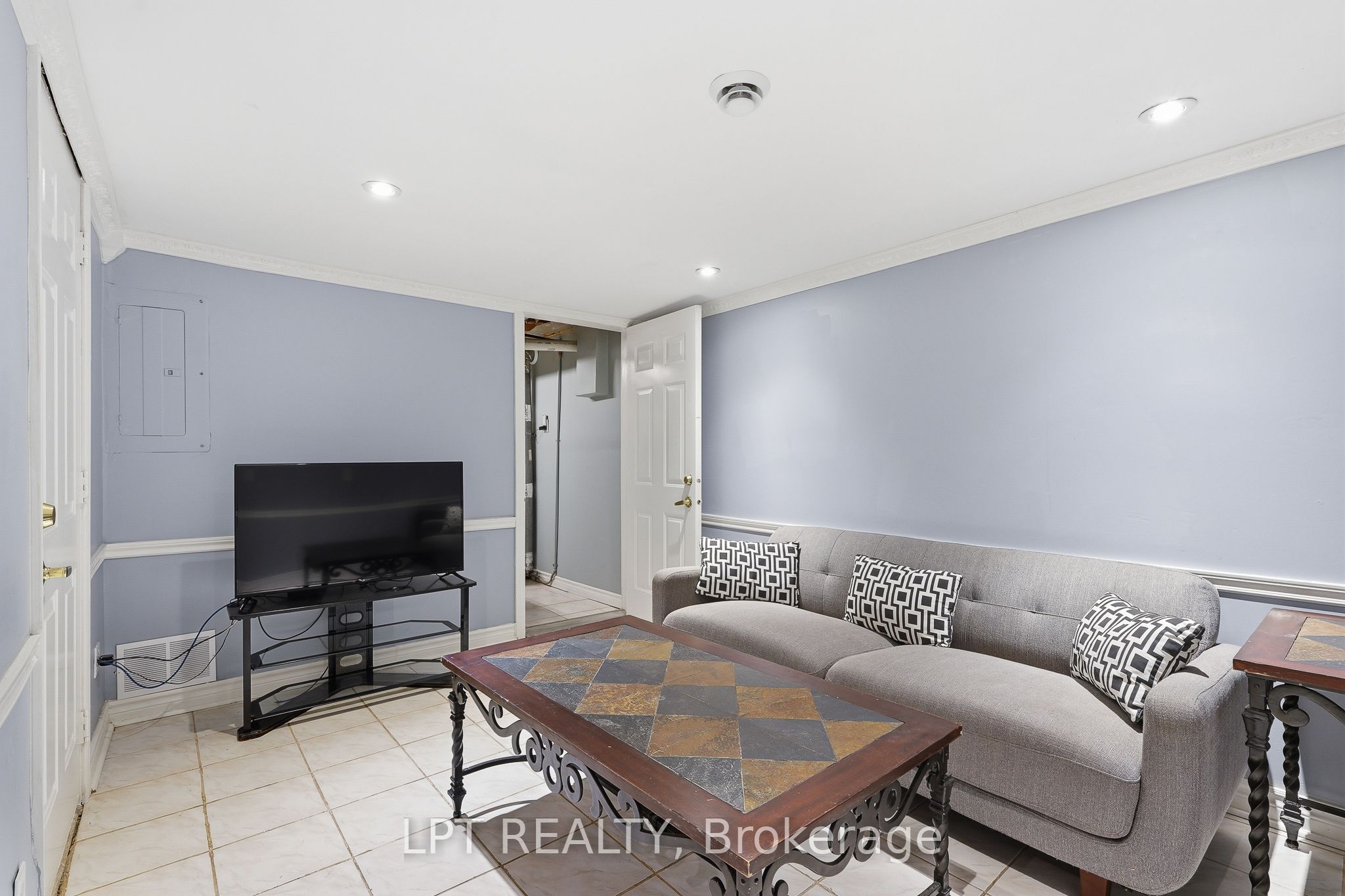 18 Louise Crescent Property Photo 23
