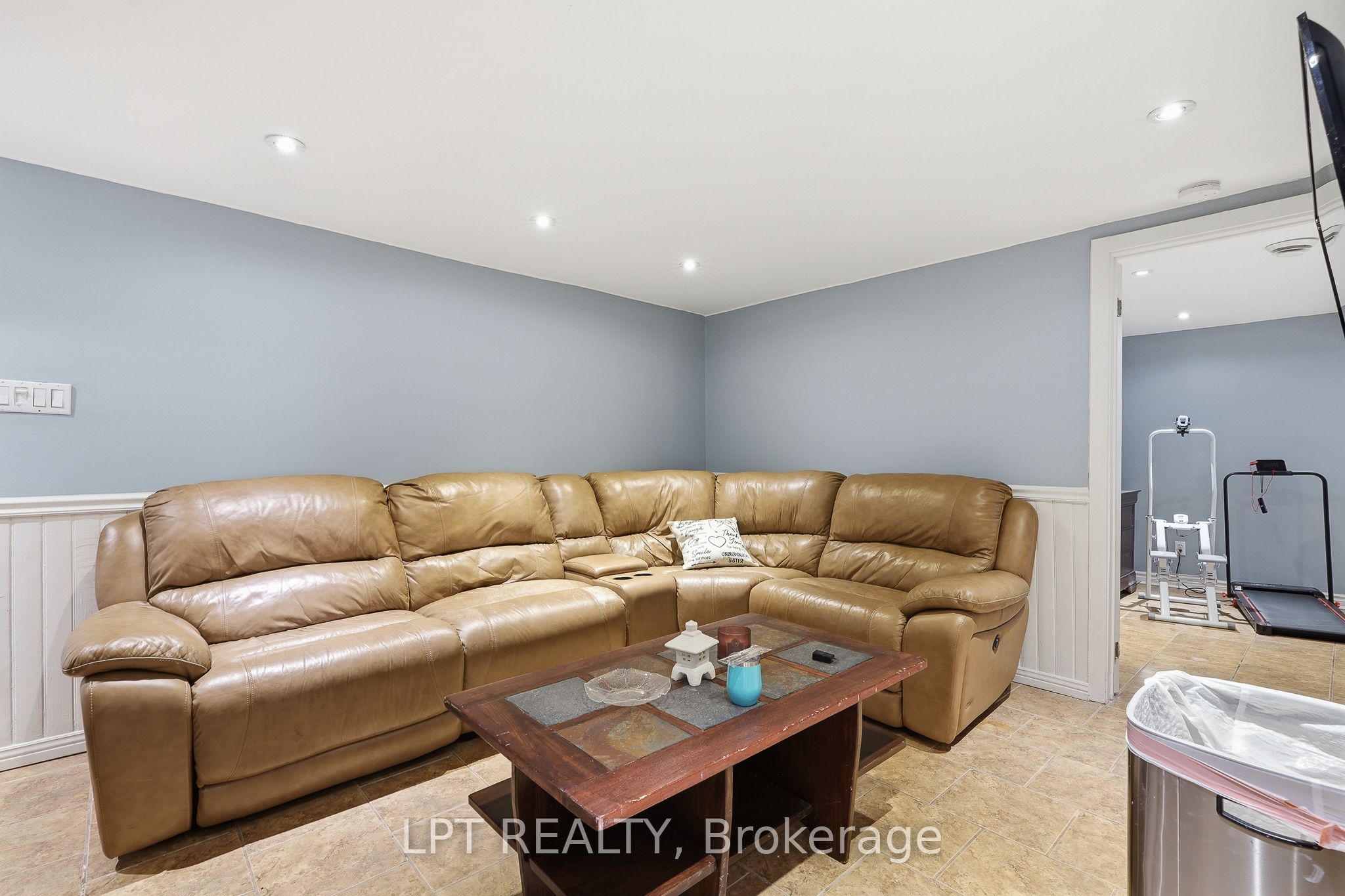 18 Louise Crescent Property Photo 27