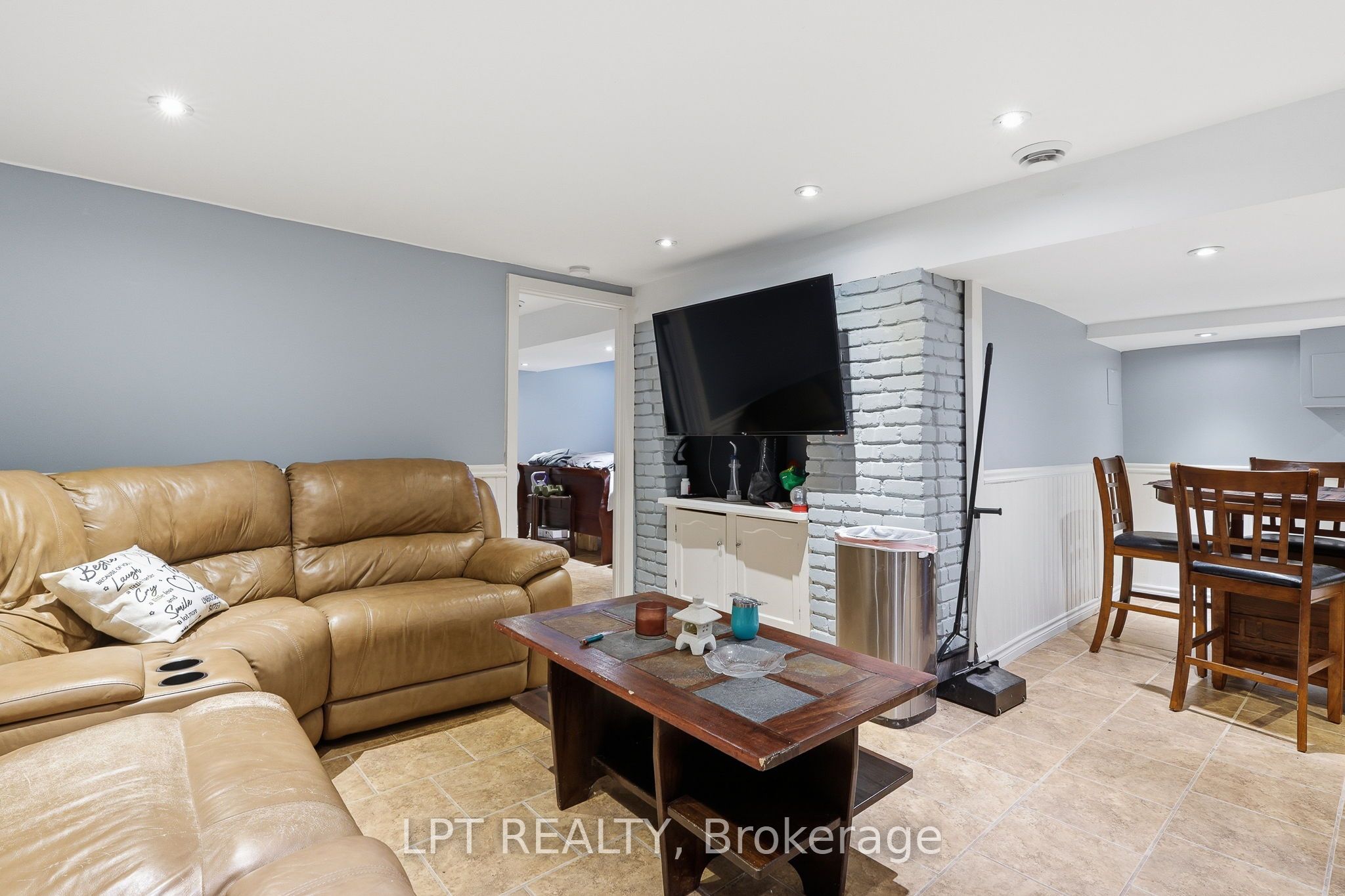 18 Louise Crescent Property Photo 28