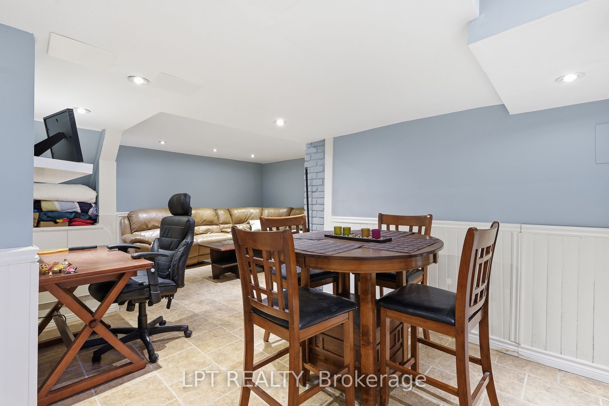 18 Louise Crescent Property Photo 30