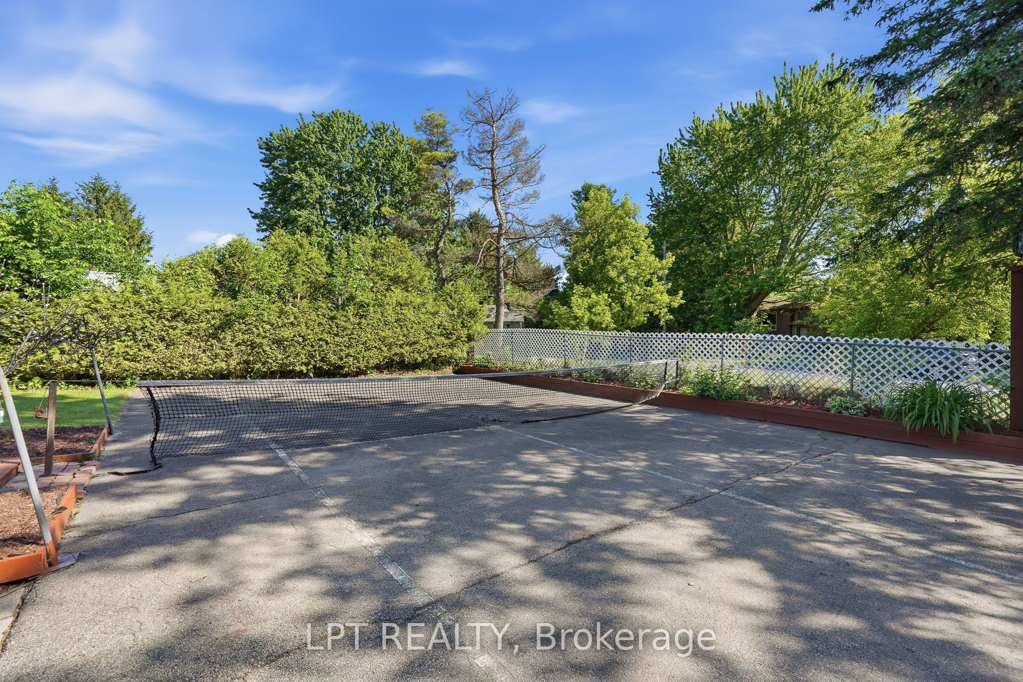 18 Louise Crescent Property Photo 35