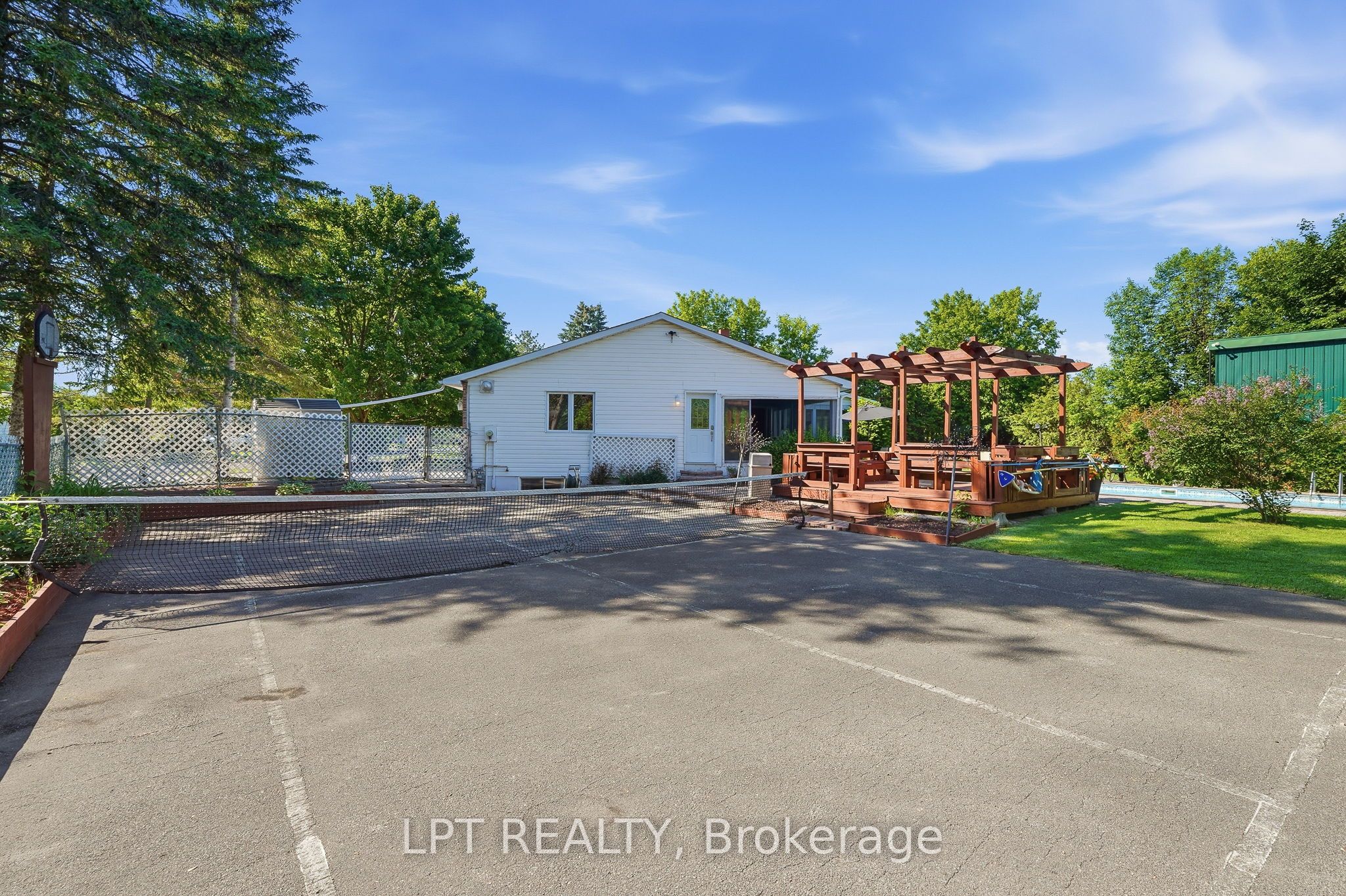 18 Louise Crescent Property Photo 37