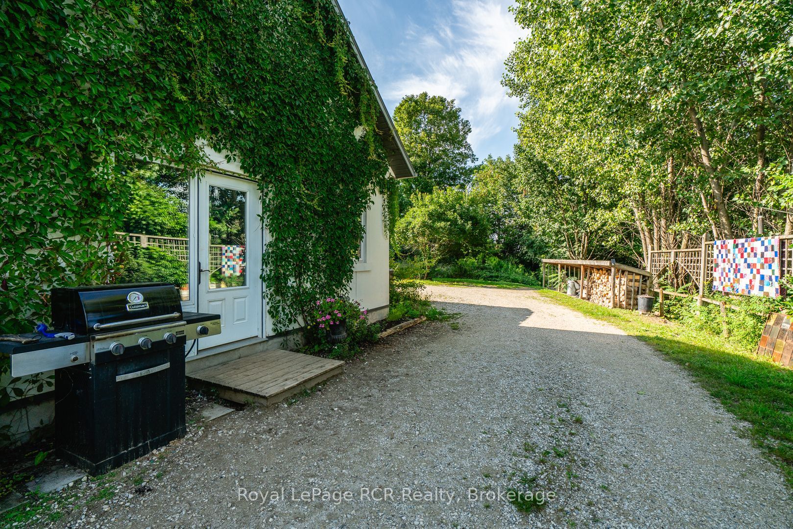323199 Durham Road E Property Photo 12
