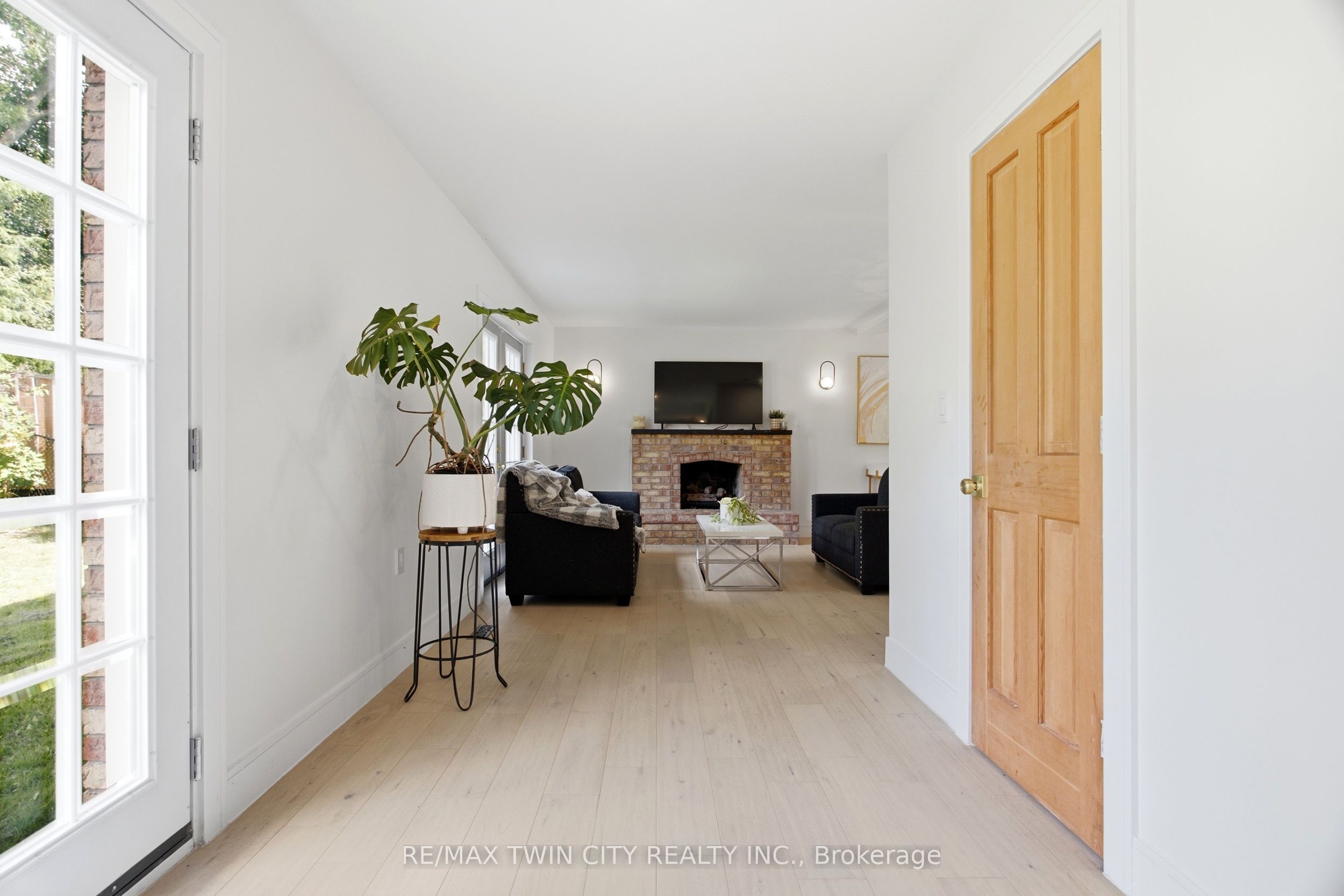 416 Clairbrook Crescent Property Photo 19