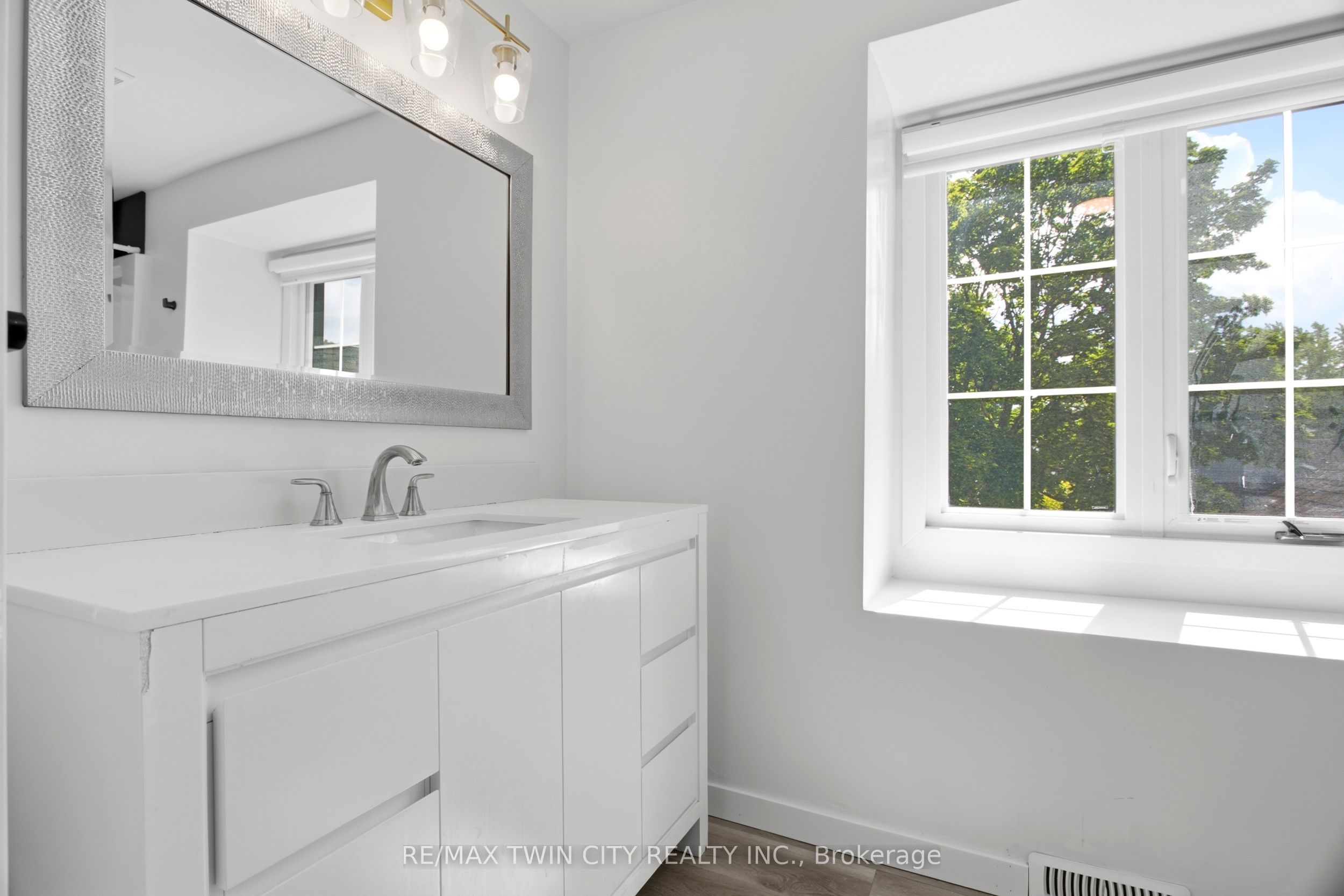 416 Clairbrook Crescent Property Photo 34