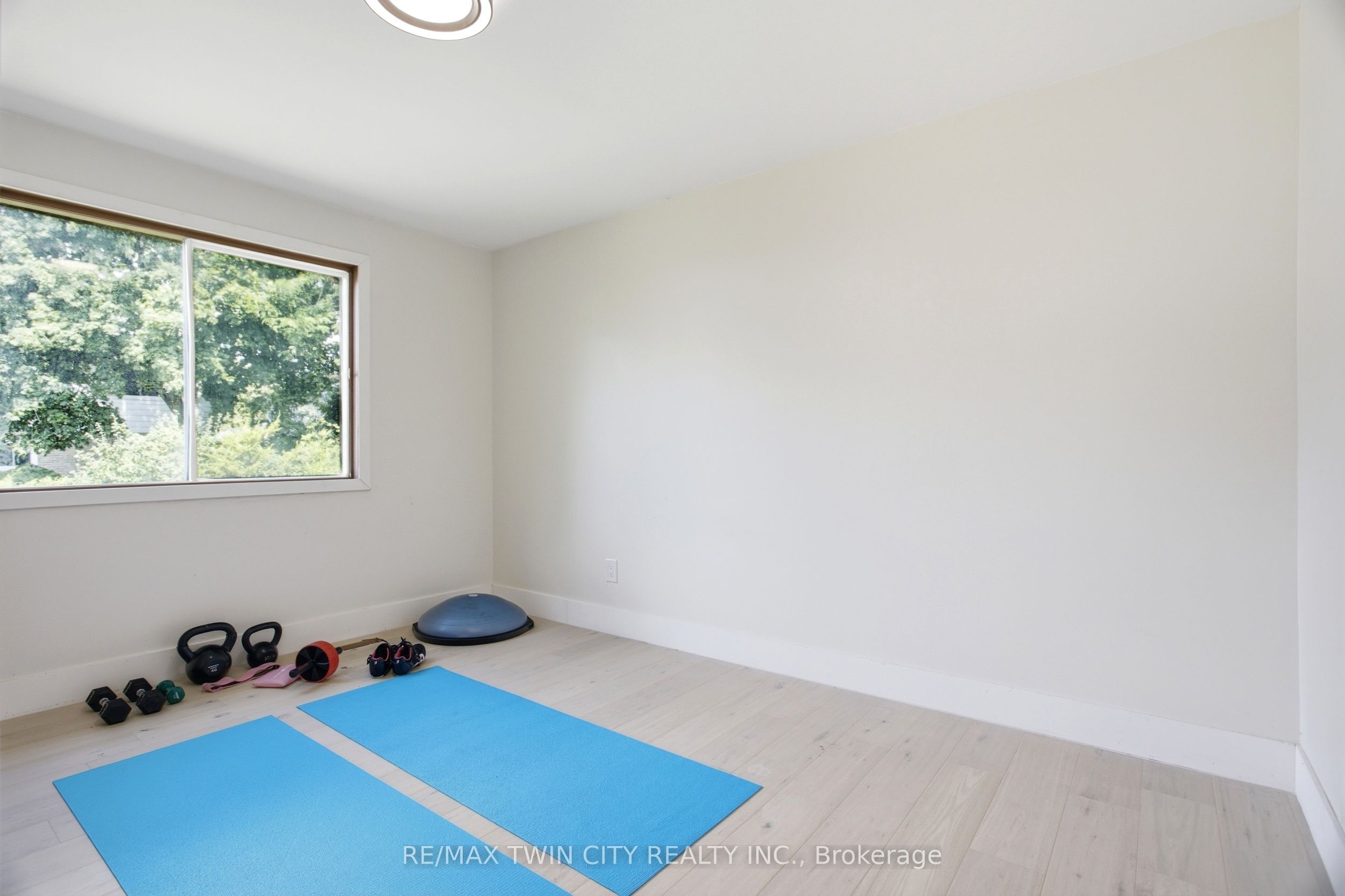 416 Clairbrook Crescent Property Photo 39
