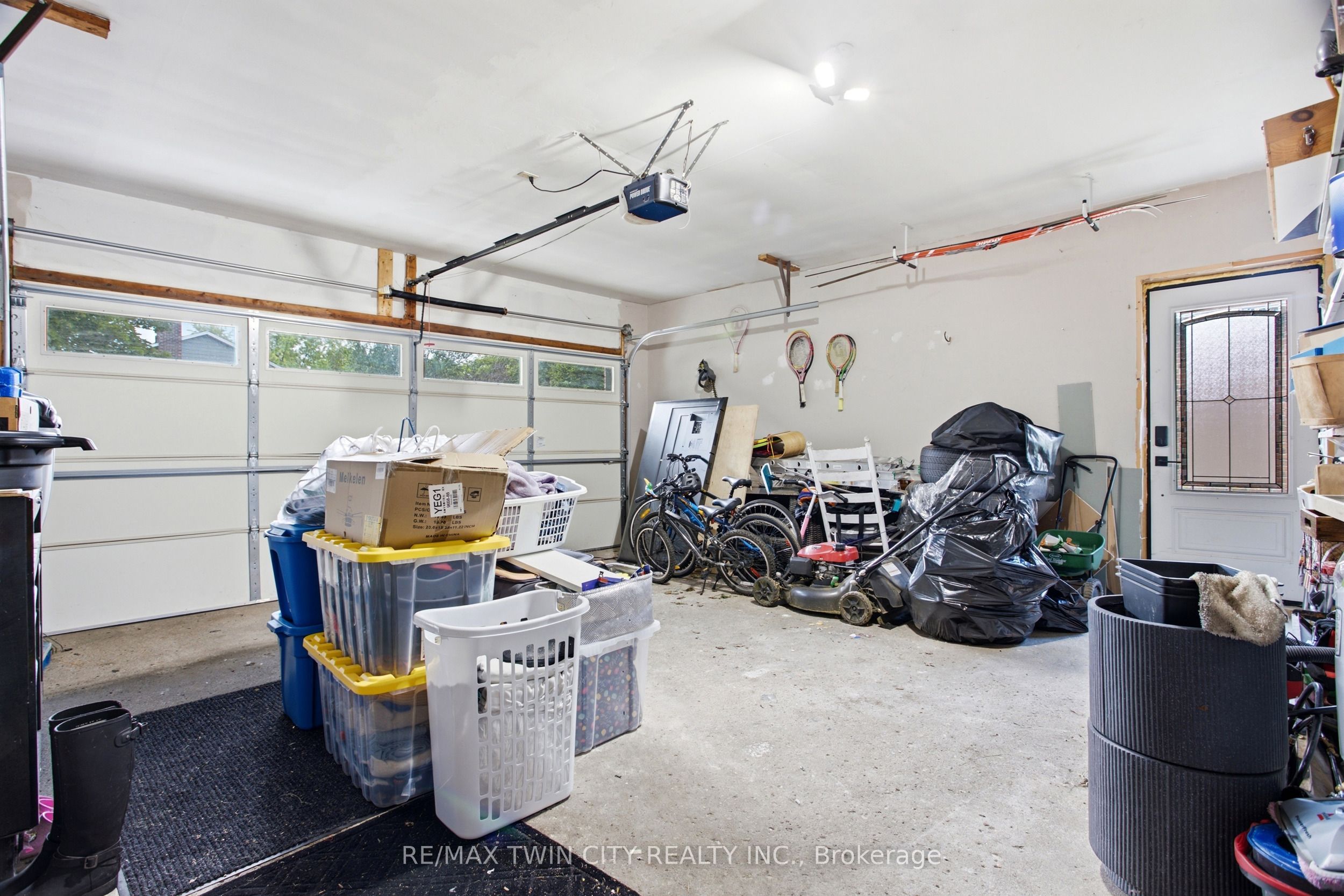 416 Clairbrook Crescent Property Photo 43