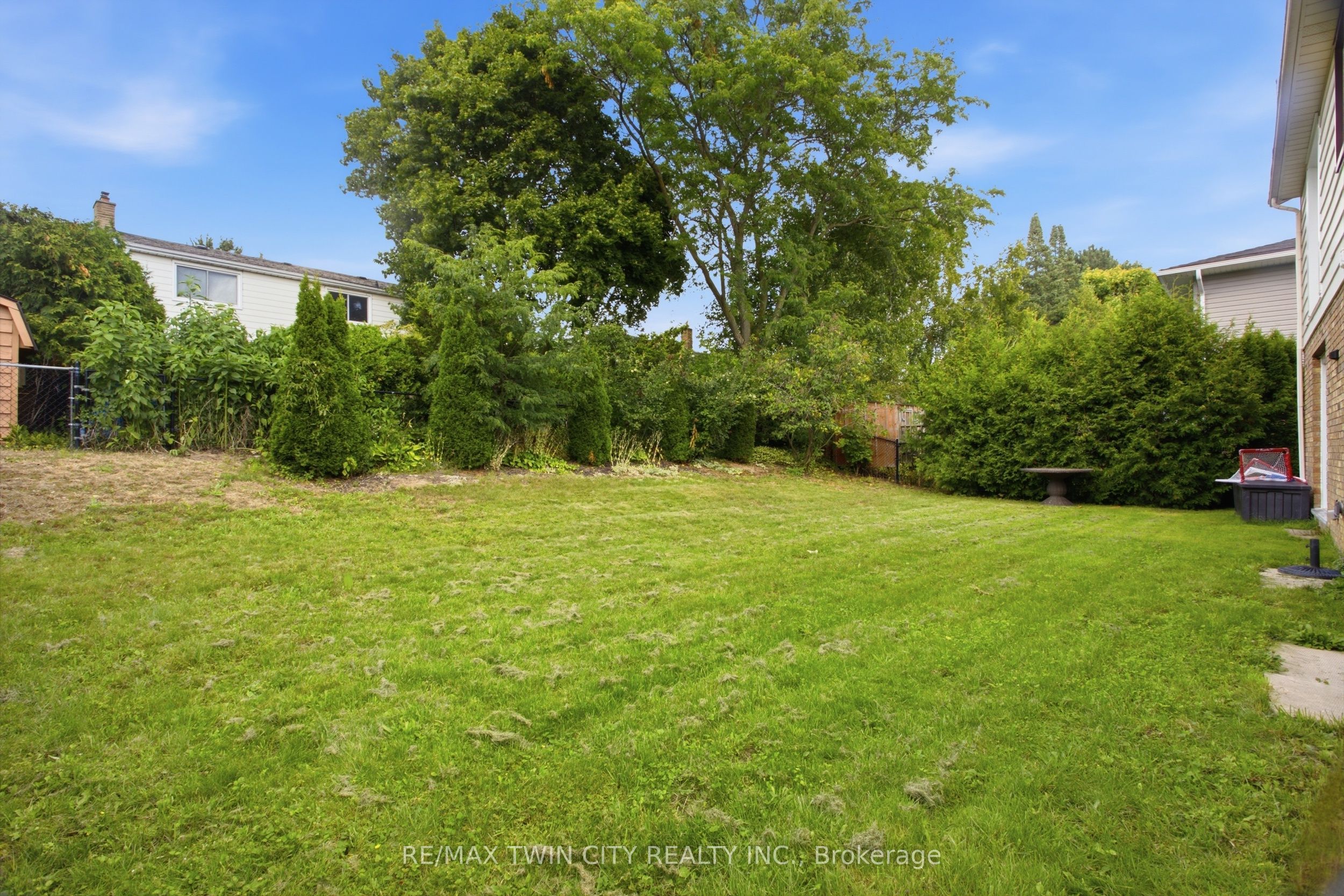 416 Clairbrook Crescent Property Photo 46