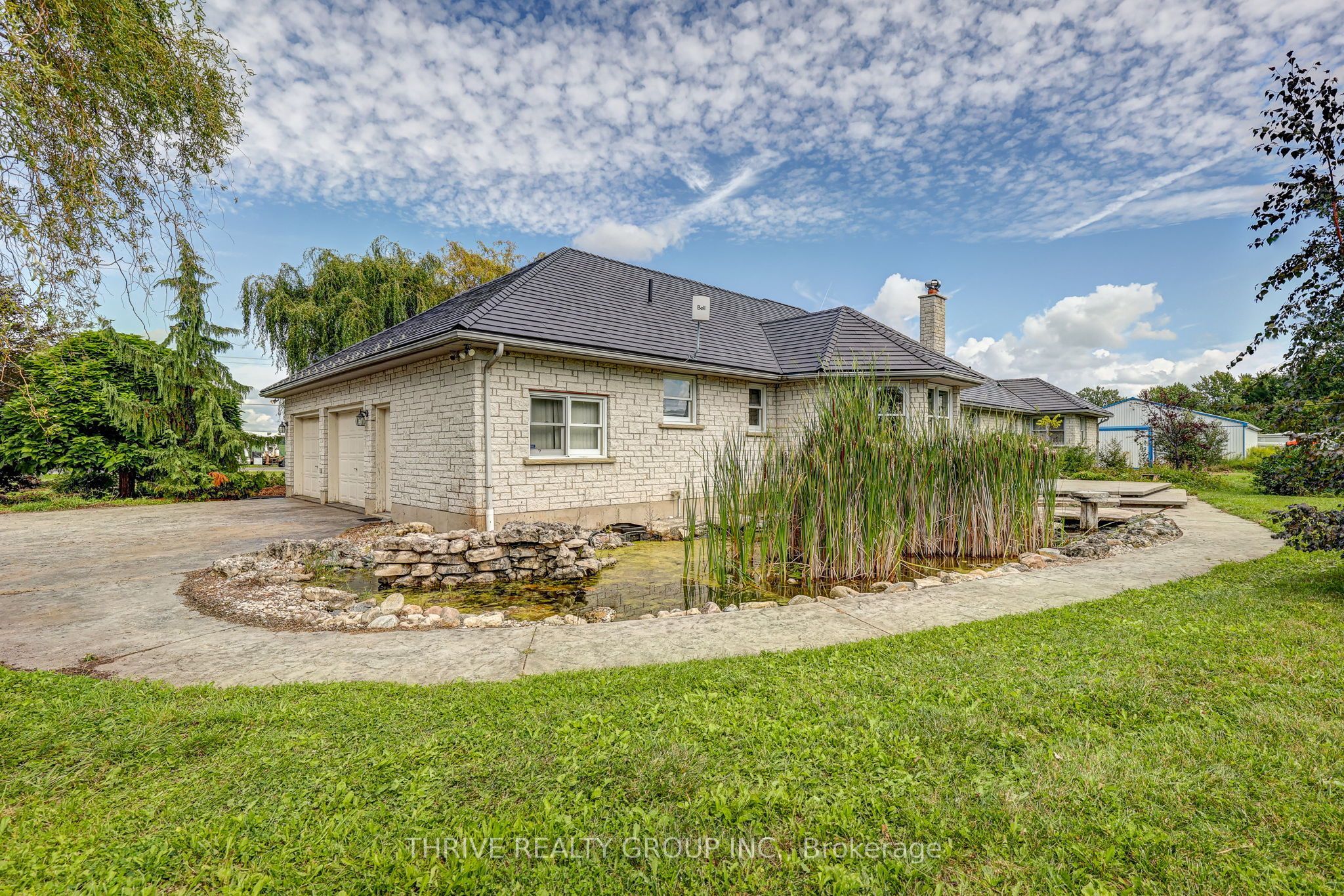 21217 Thames Road Property Photo 5