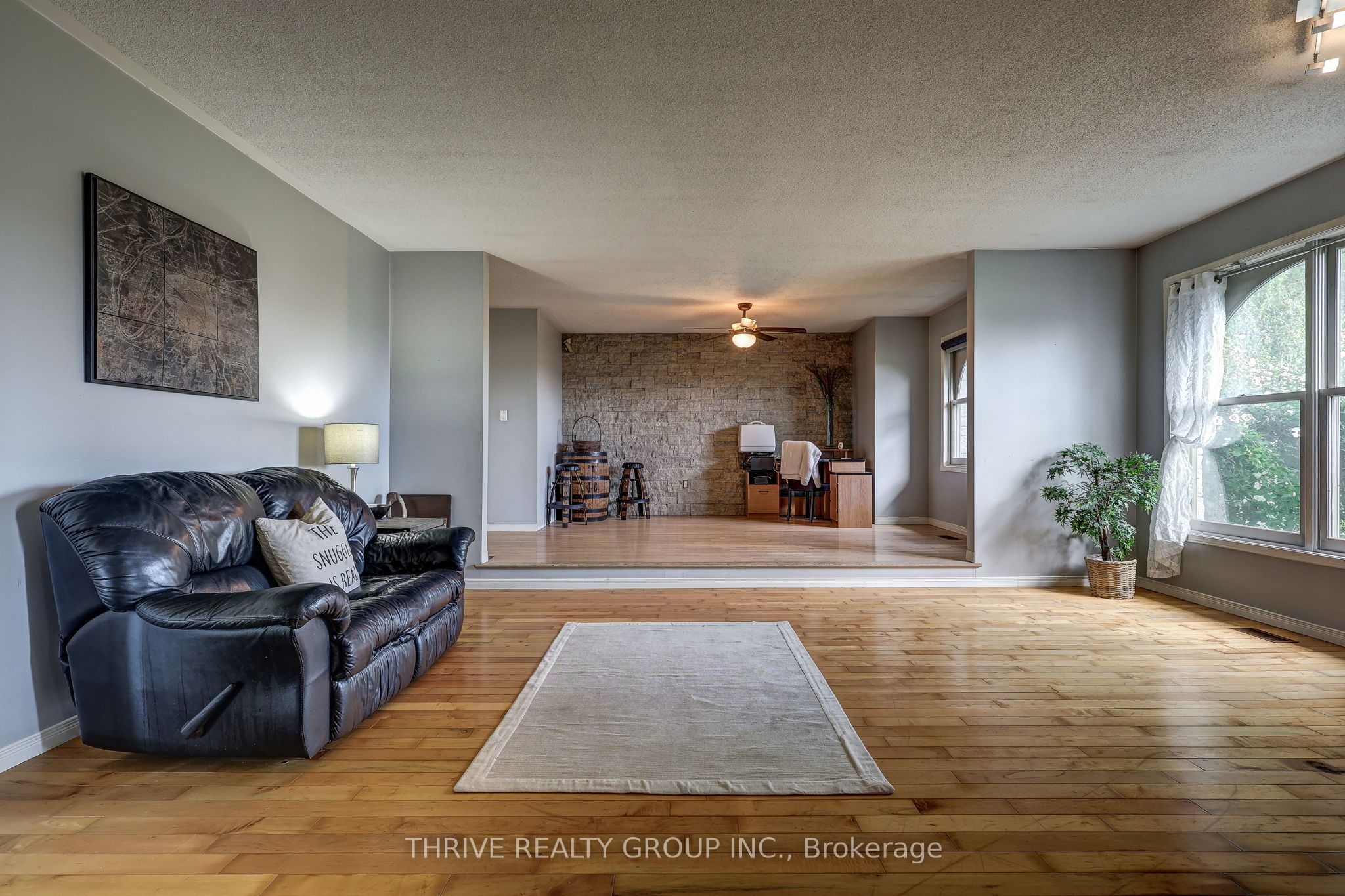 21217 Thames Road Property Photo 15