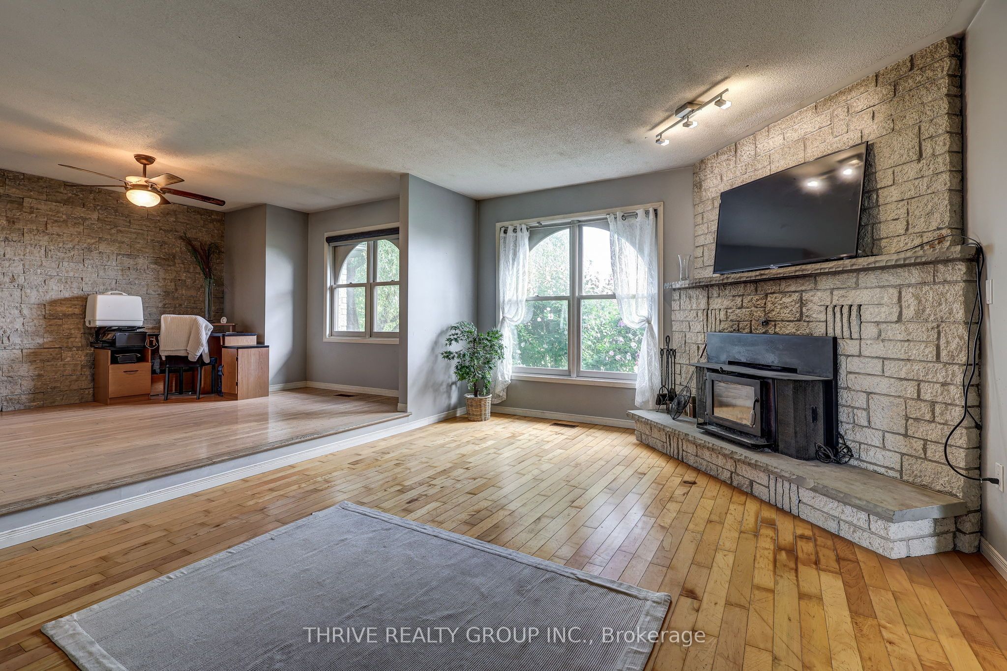 21217 Thames Road Property Photo 16