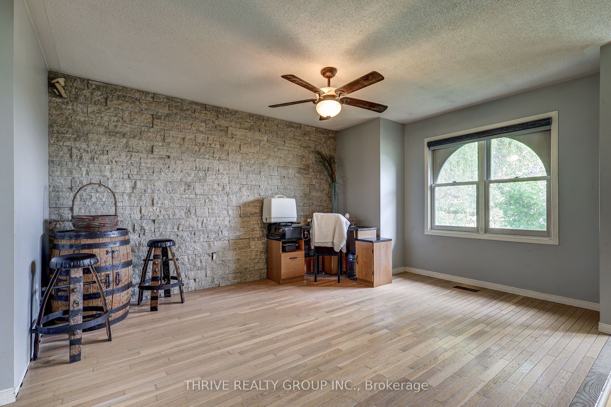 21217 Thames Road Property Photo 19