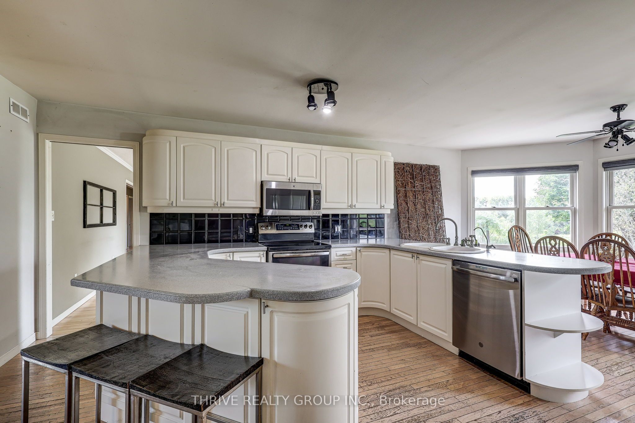 21217 Thames Road Property Photo 20