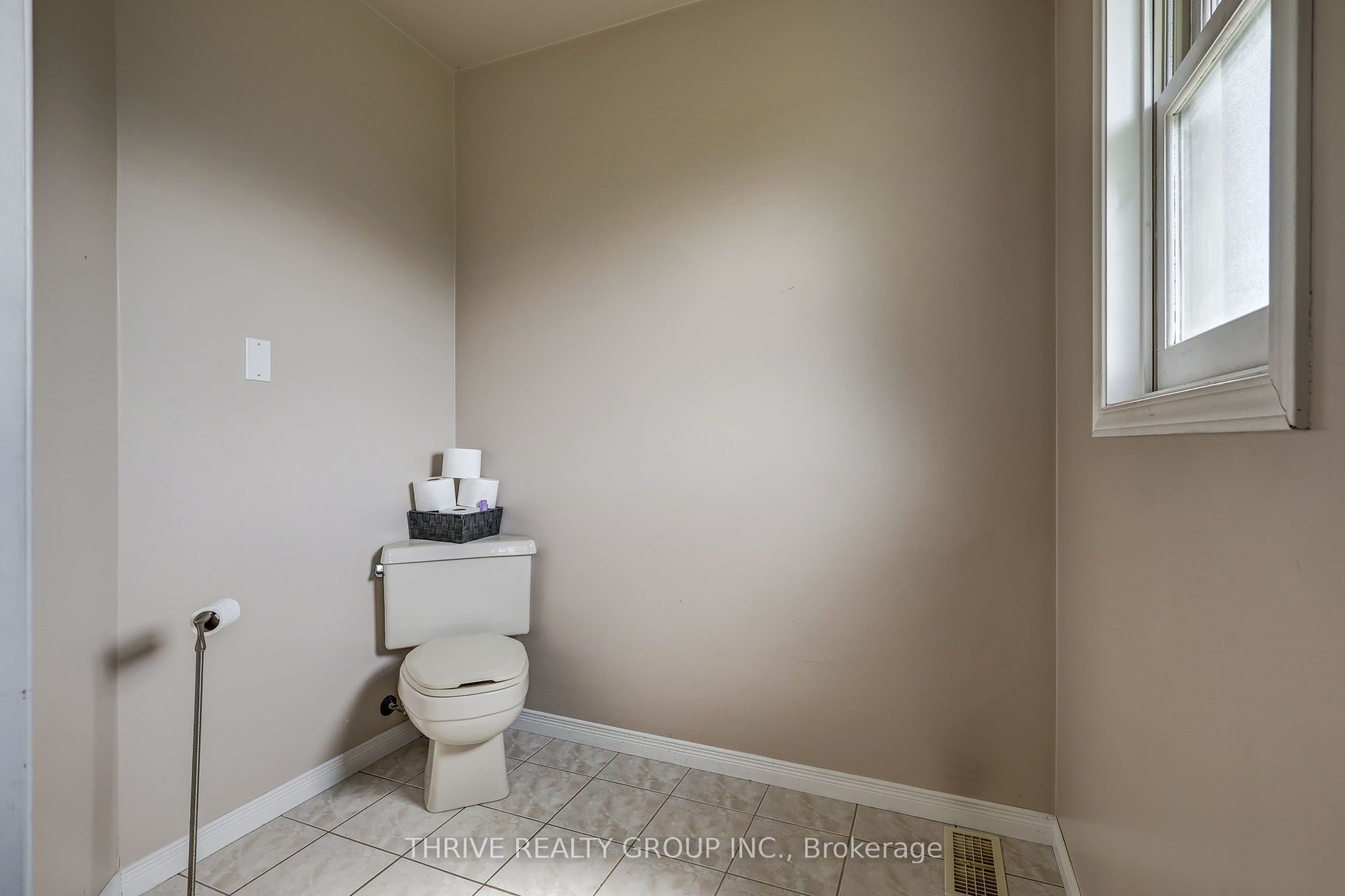 21217 Thames Road Property Photo 37