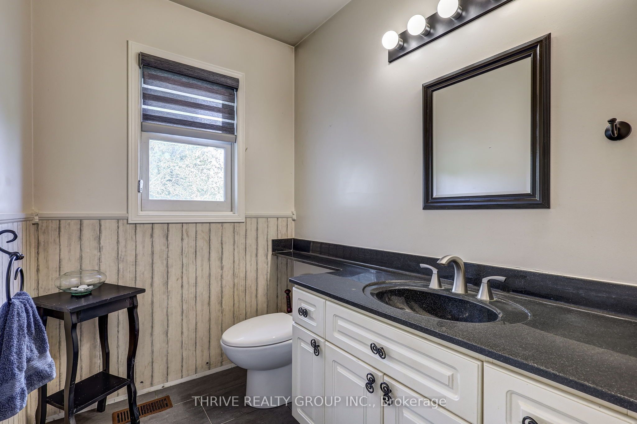 21217 Thames Road Property Photo 38