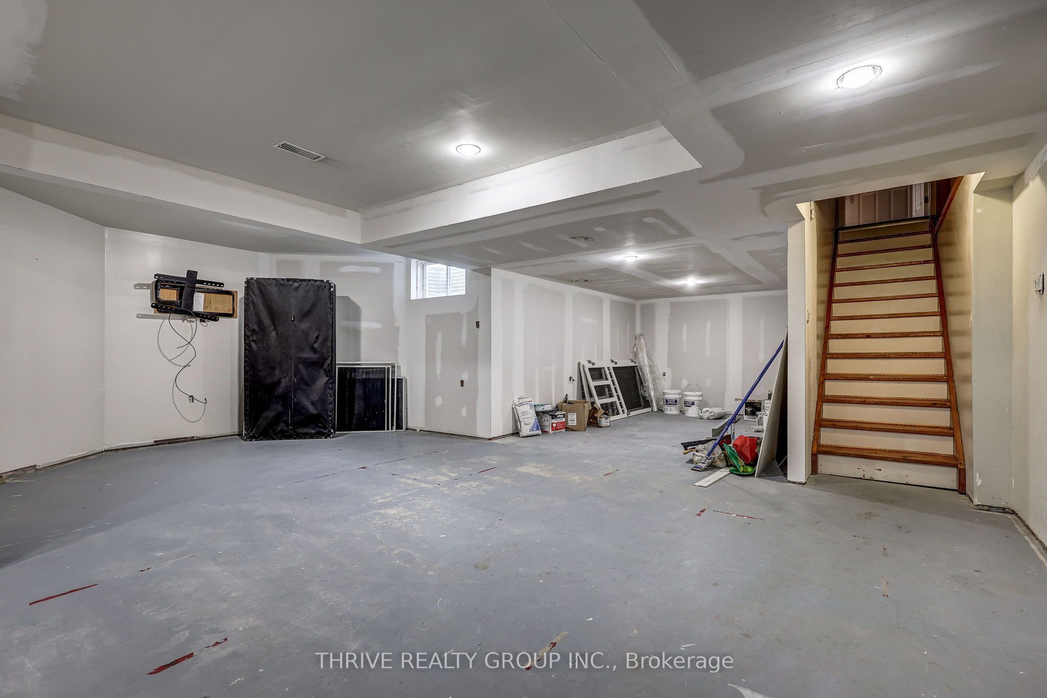 21217 Thames Road Property Photo 40