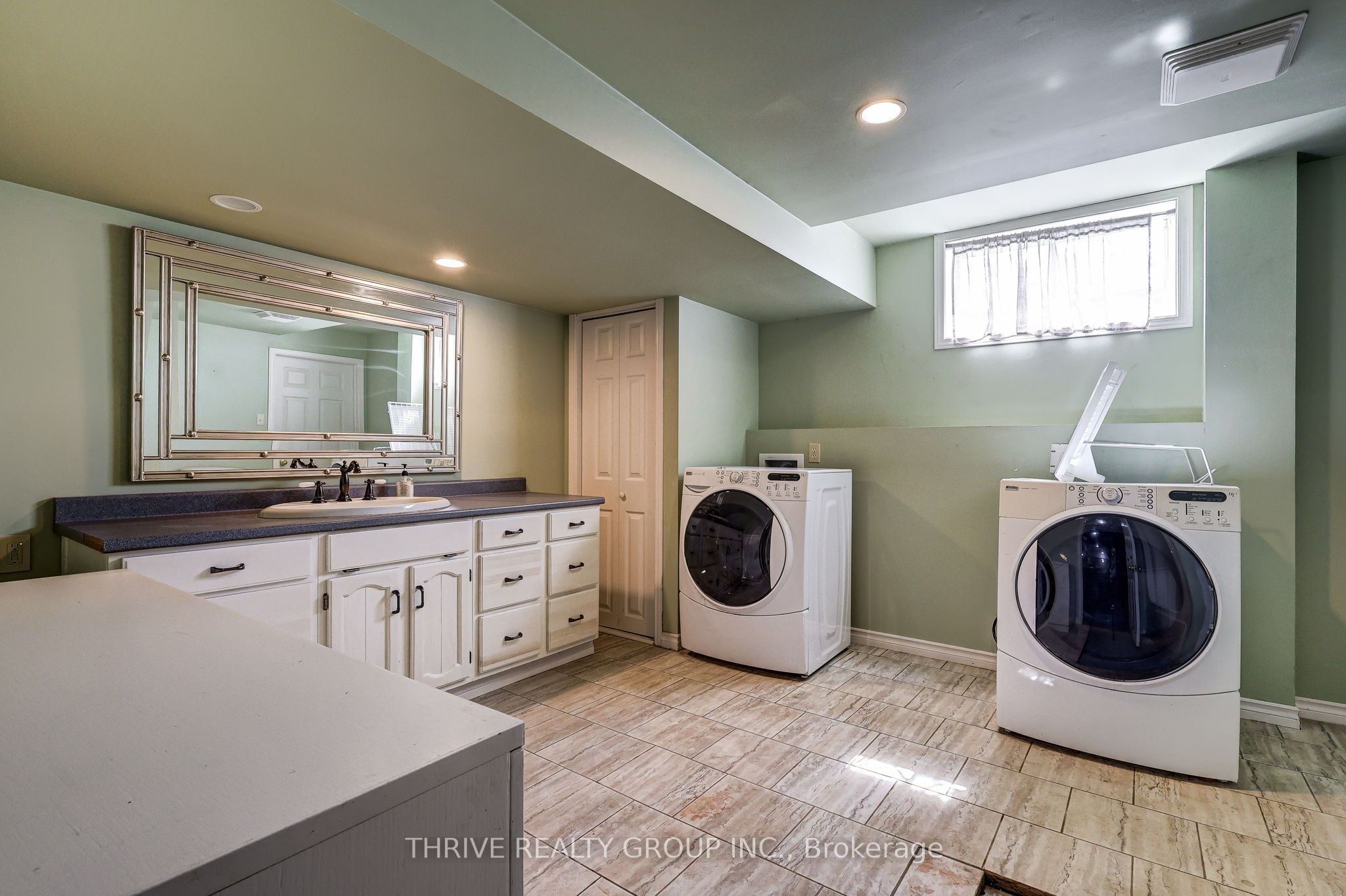 21217 Thames Road Property Photo 46