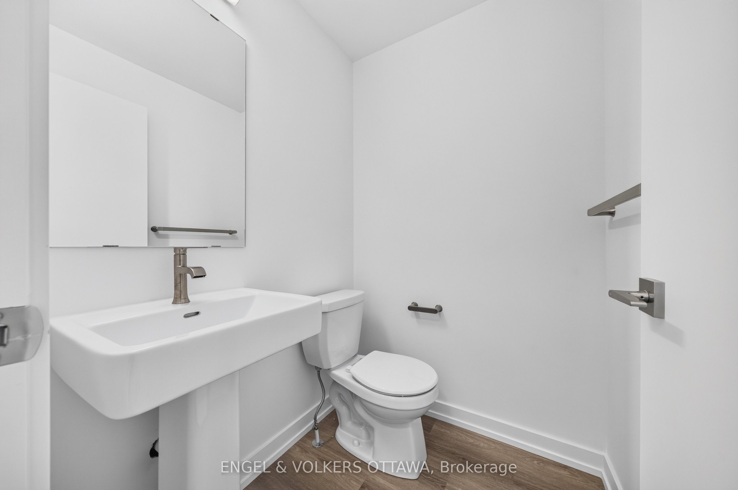 225 Stardust Private Property Photo 4