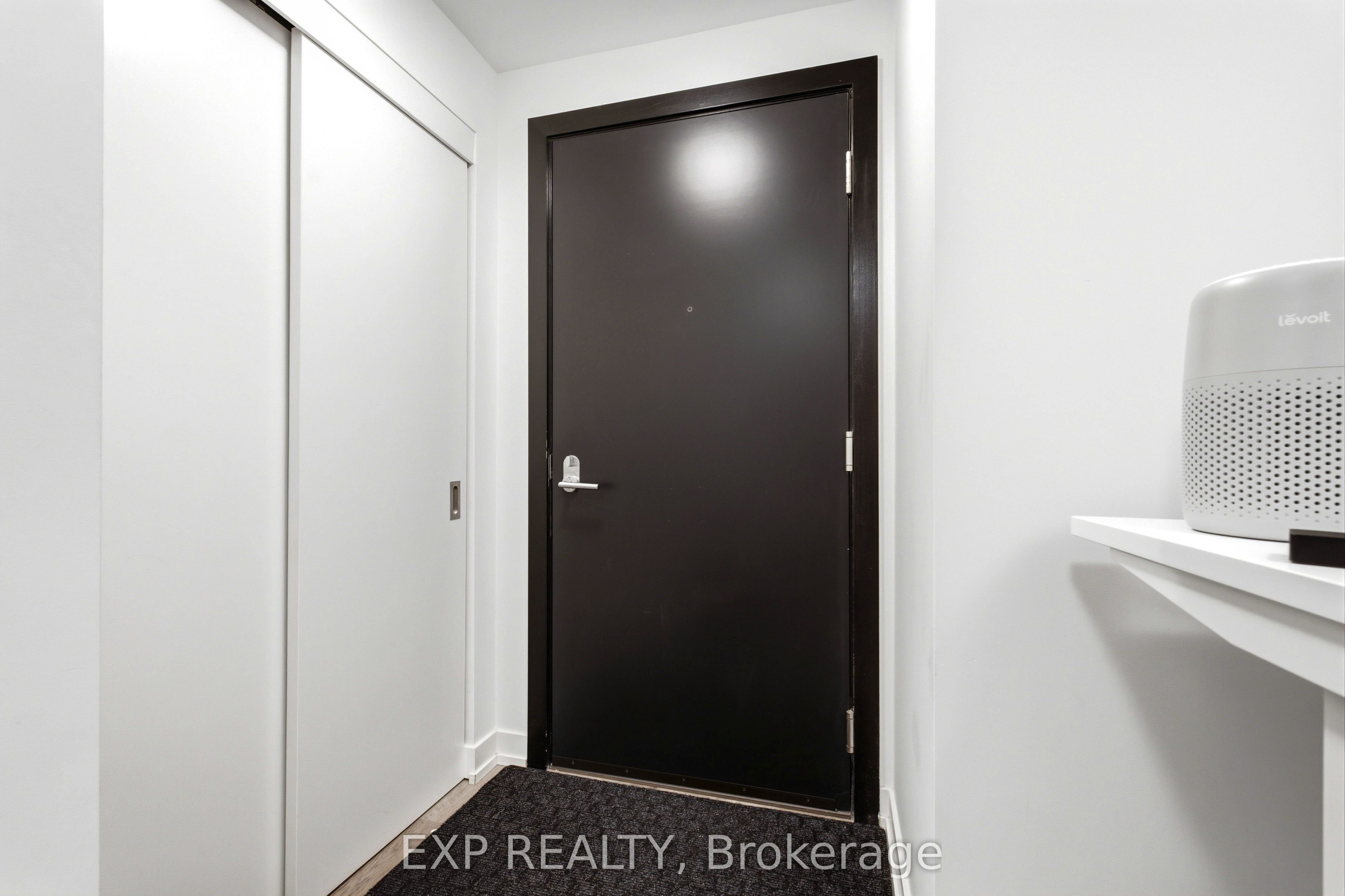 5 Wellington Street S 1011 Property Photo 7