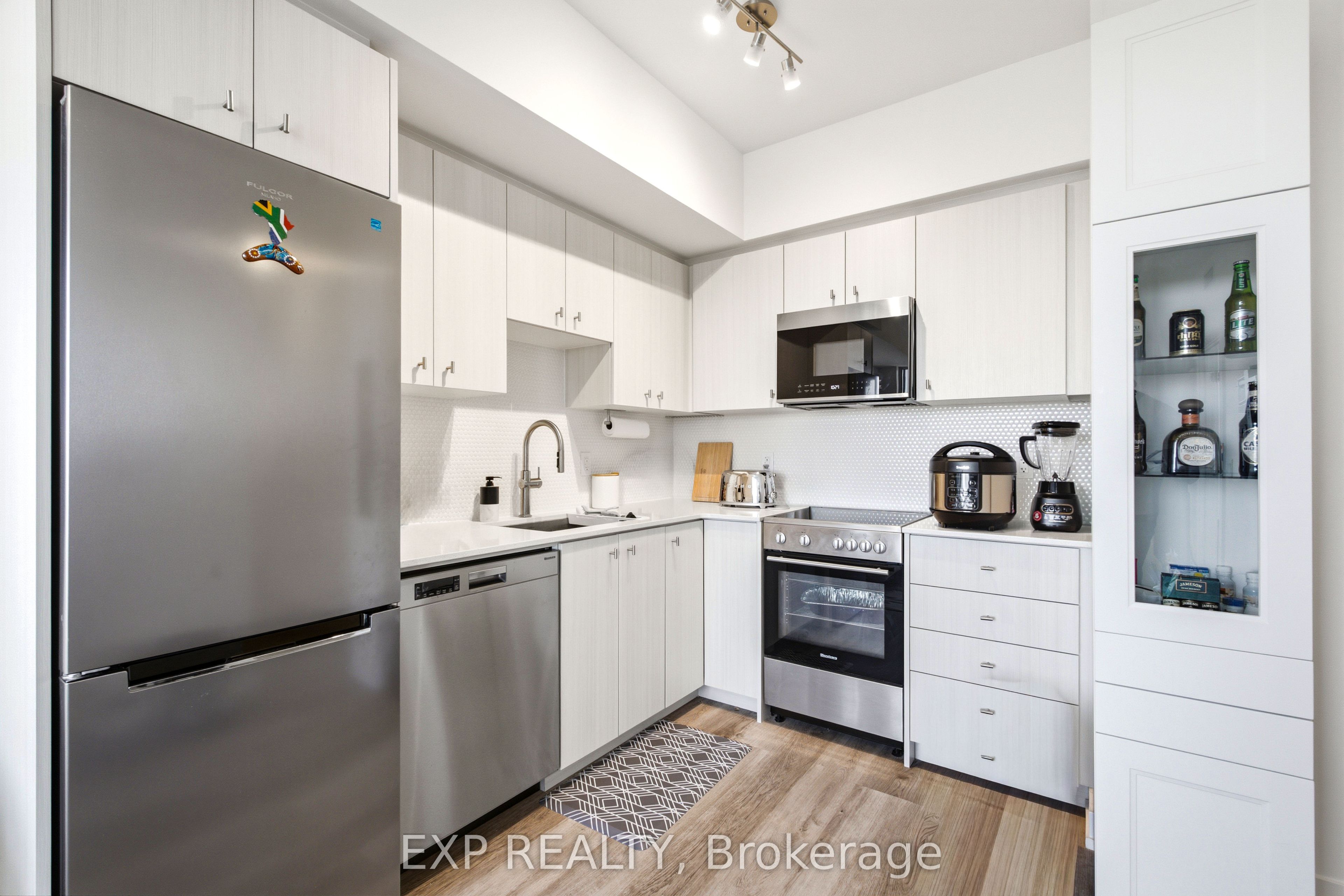 5 Wellington Street S 1011 Property Photo 12