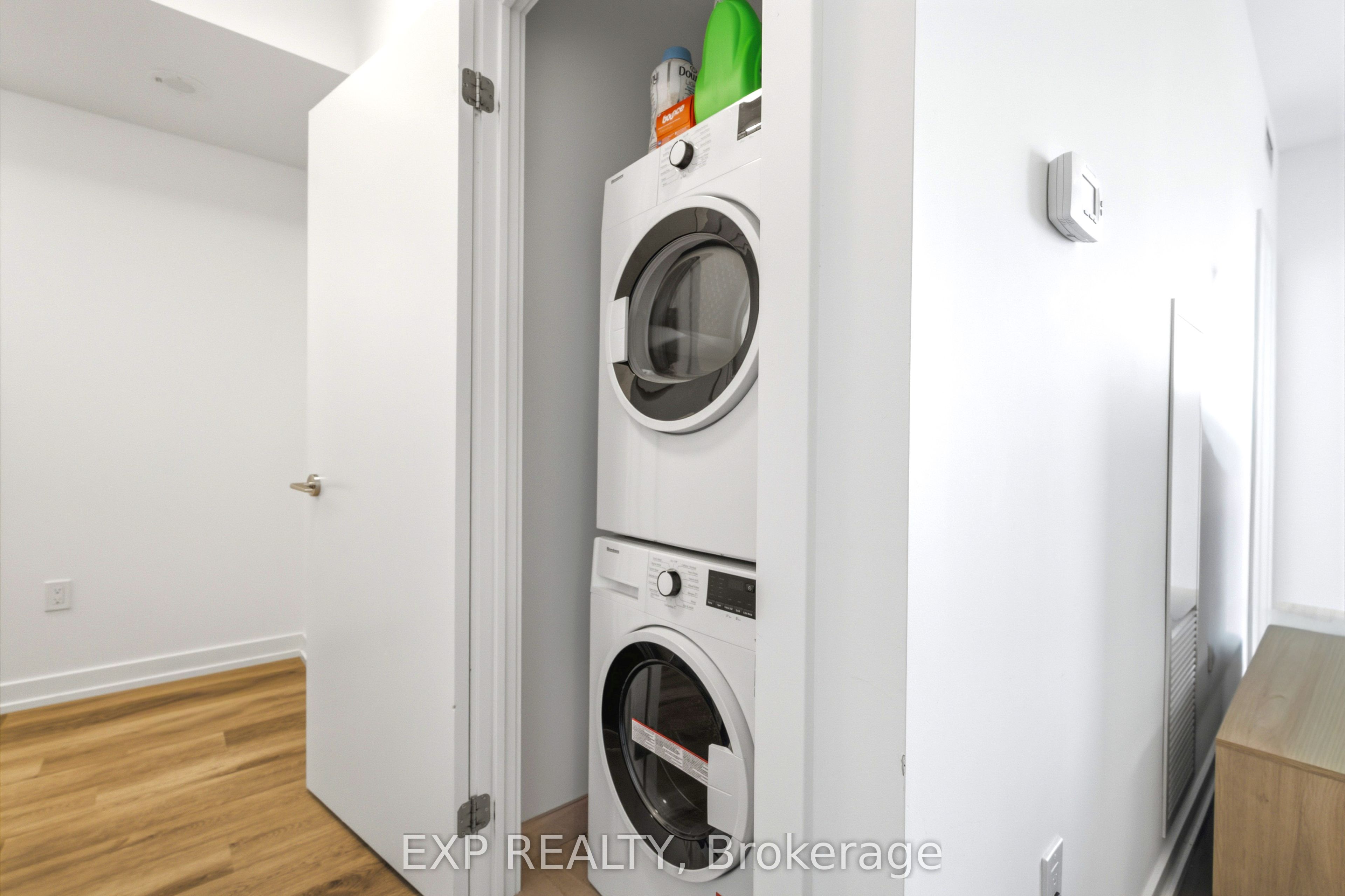 5 Wellington Street S 1011 Property Photo 21