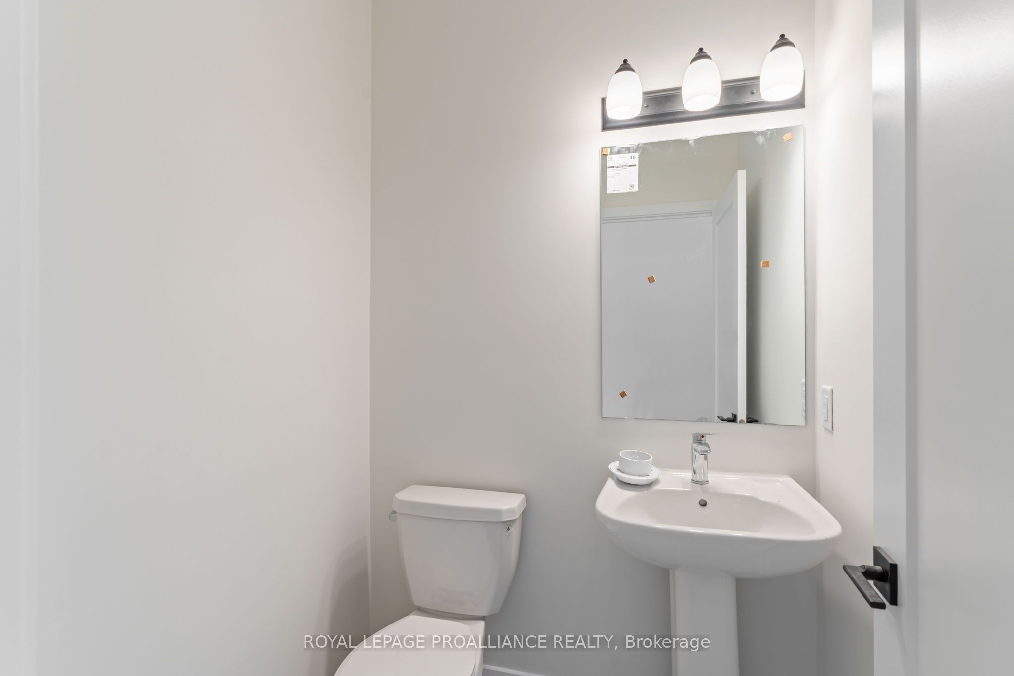 1028 Moore Street Property Photo 6