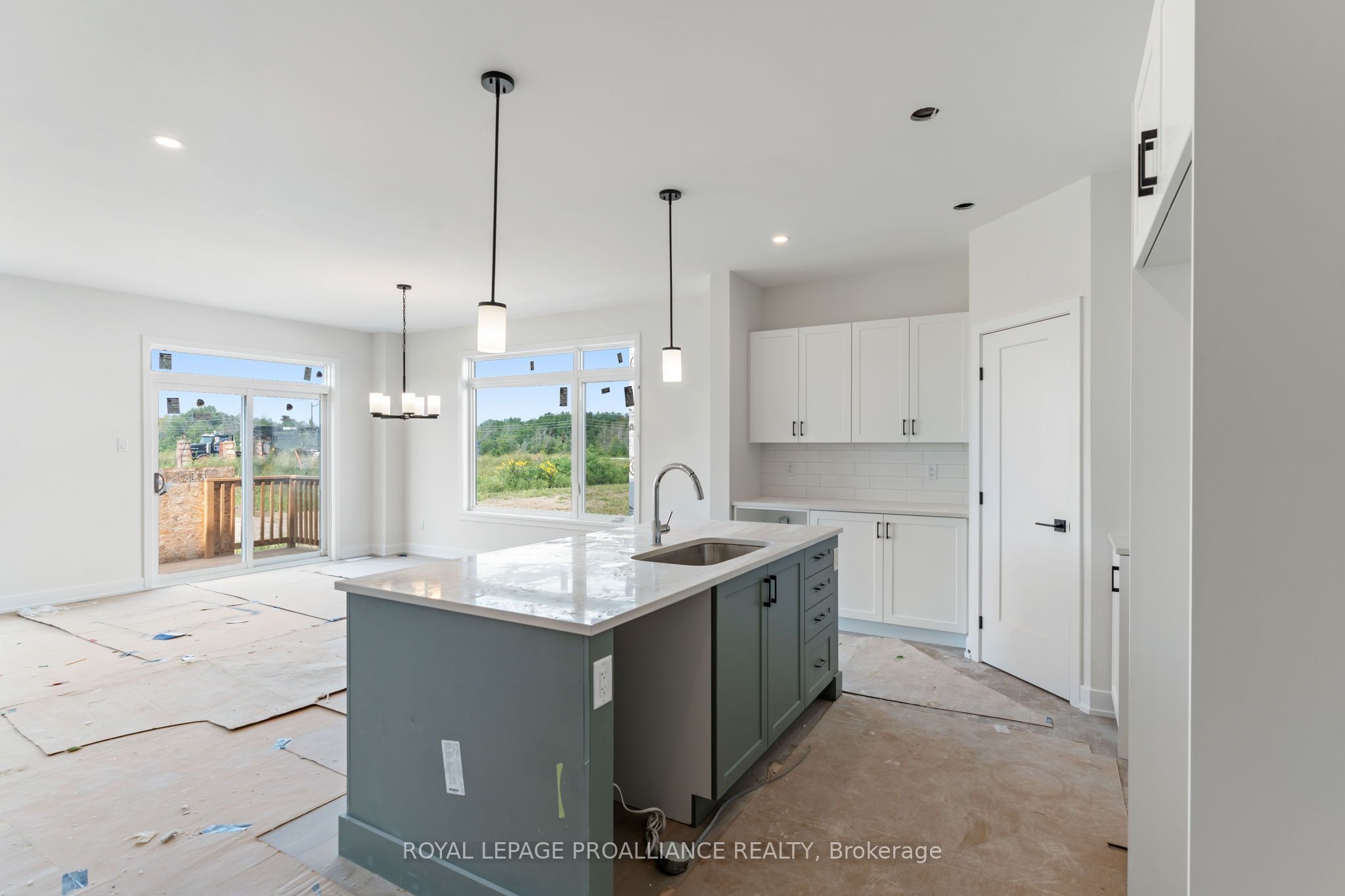 1028 Moore Street Property Photo 7